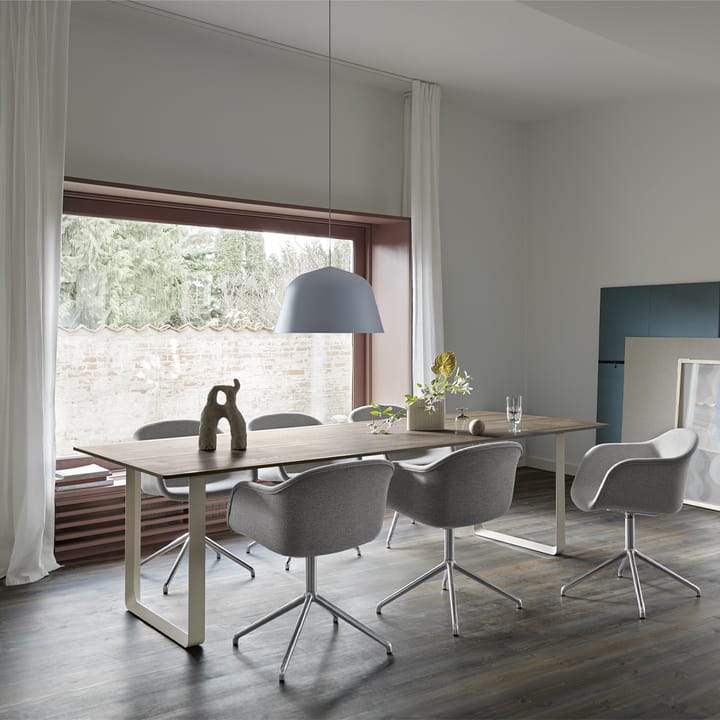 70/70 mesa de jantar 255x108 cm, Carvalho-preto fumado sólido Muuto