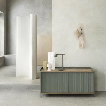 Aparador Enfold Low - Metal-verde dusty - Muuto