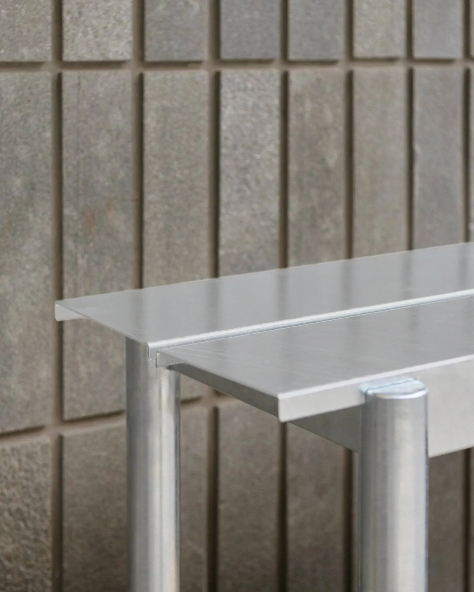 Banco de aço Linear 170 cm, Warm galvanized steel Muuto