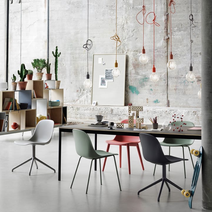 Cadeira base aço assentos plástico, verde dusty Muuto