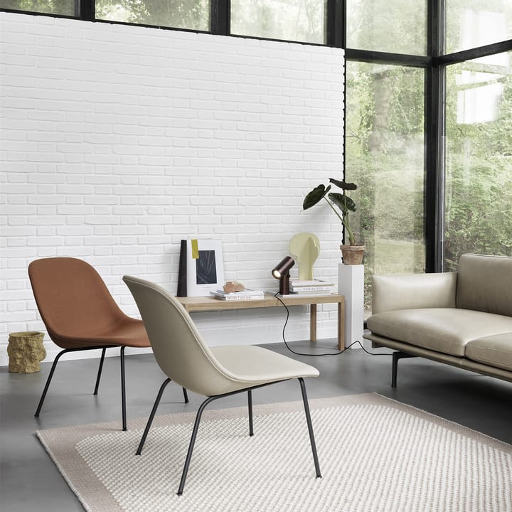 Cadeira com pernas de aço Fiber Lounge, Refine leather conhaque-preto Muuto