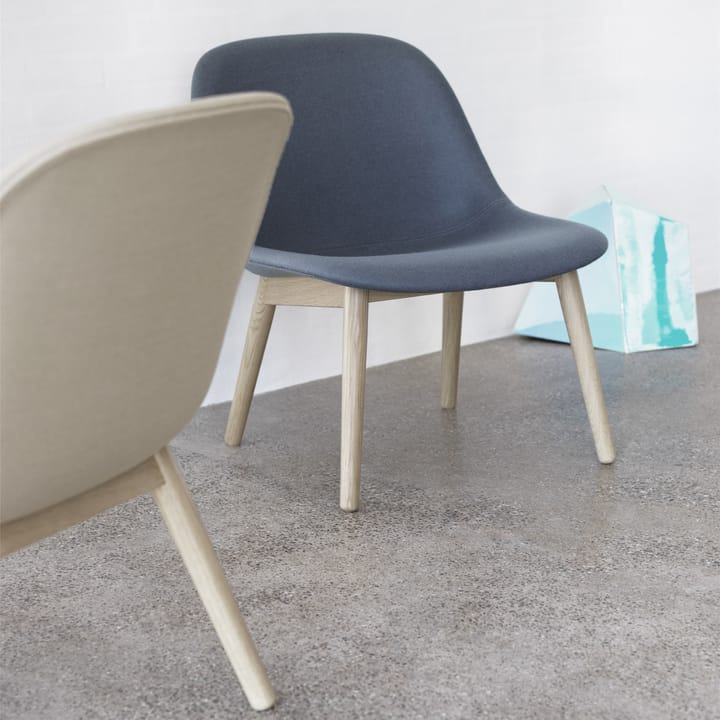 Cadeira com pernas madeira carvalho Fiber Lounge, Divina 154 Muuto