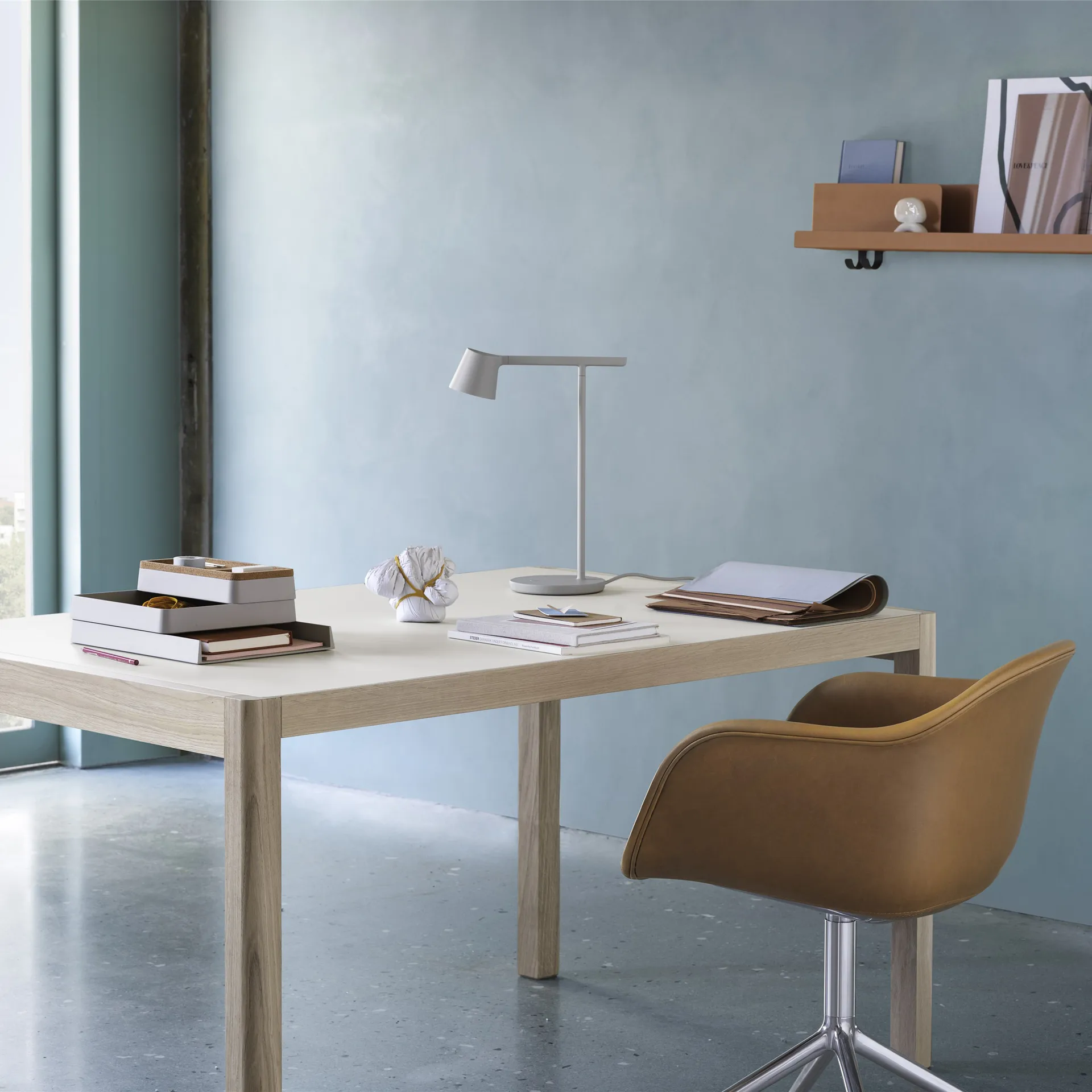 Candeeiro de mesa Tip, cinza Muuto