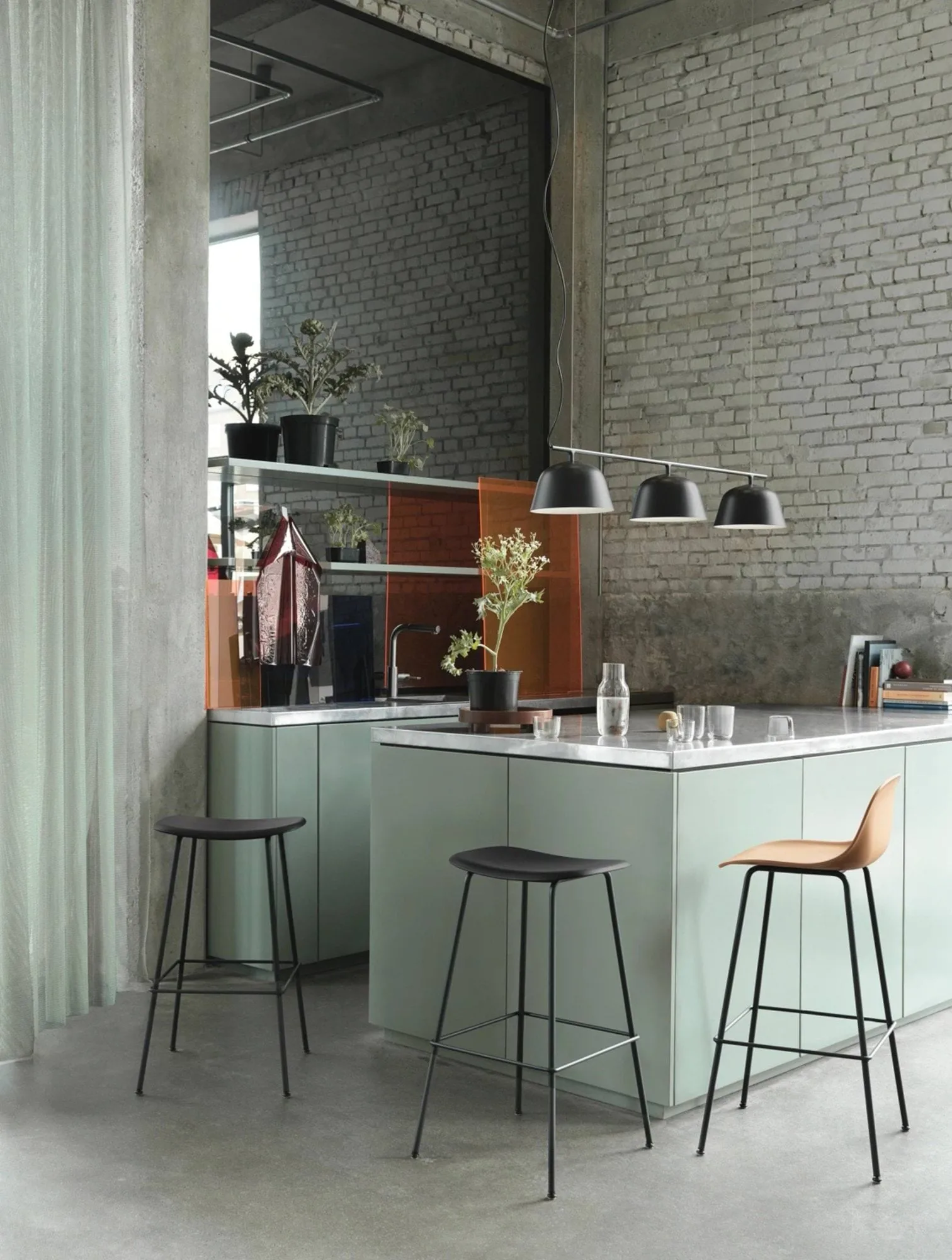 Candeeiro de teto Ambit Rail, preto Muuto