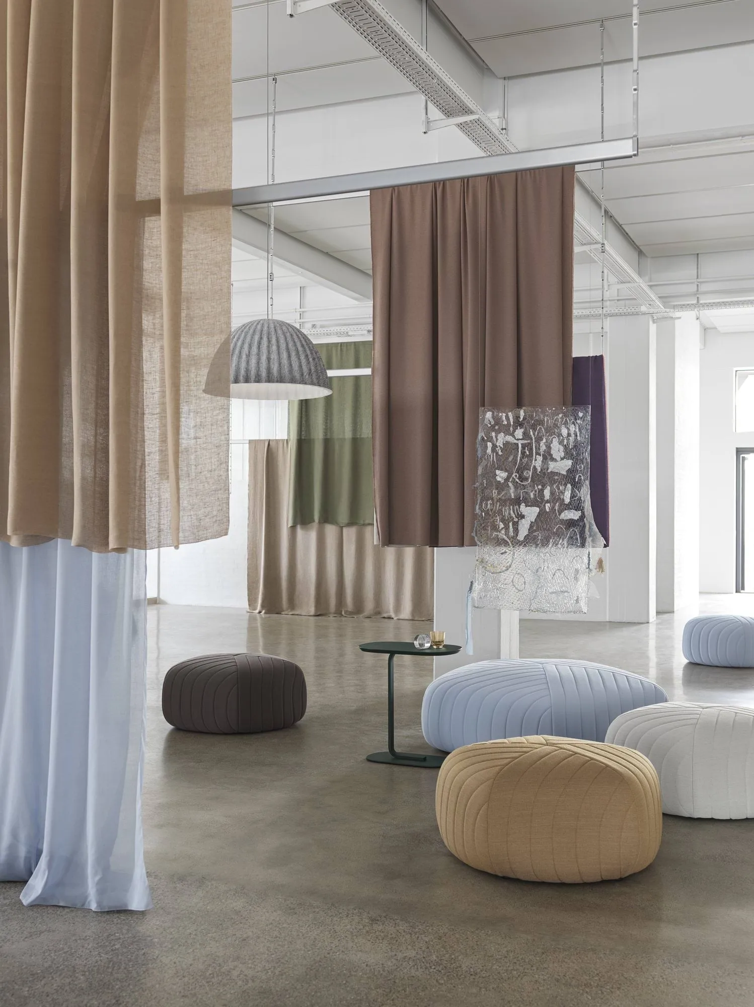 Candeeiro de teto Under the Bell Ø 82 cm, Blue grey Muuto