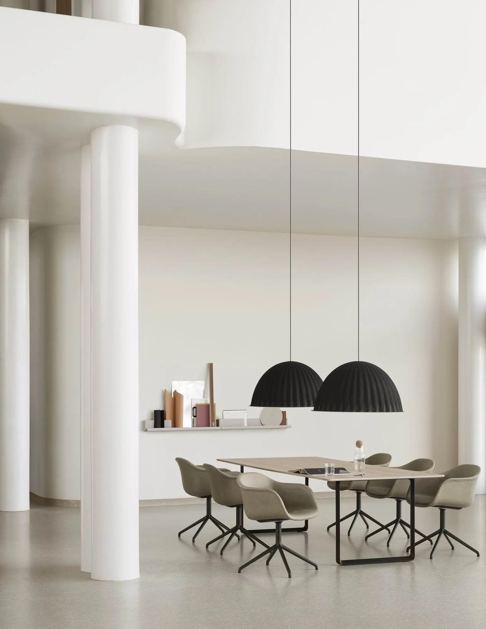 Candeeiro de teto Under the Bell Ø 82 cm, Blue grey Muuto