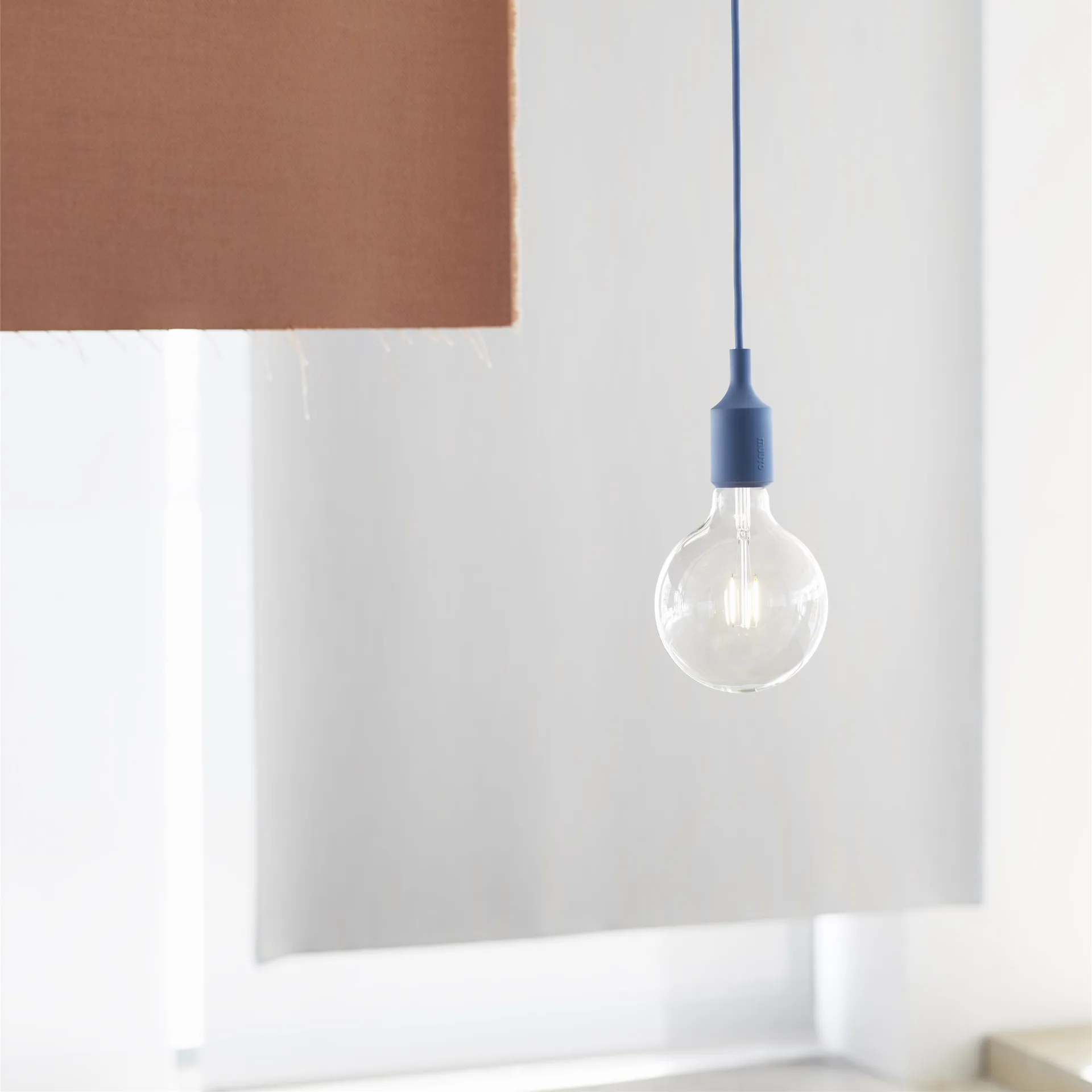 Candeeiro suspenso E 27, Pale blue Muuto