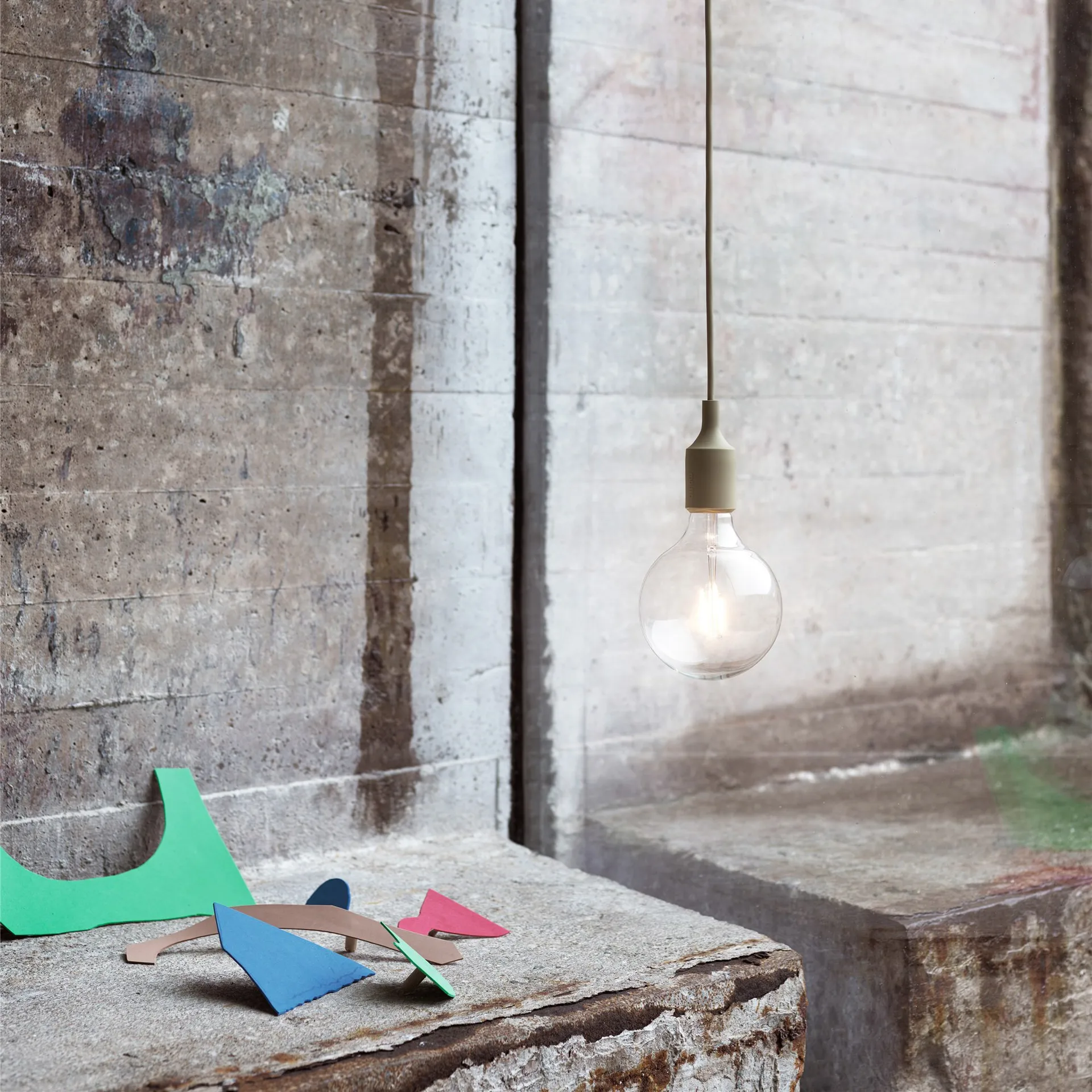 Candeeiro suspenso E 27, verde azeitona Muuto