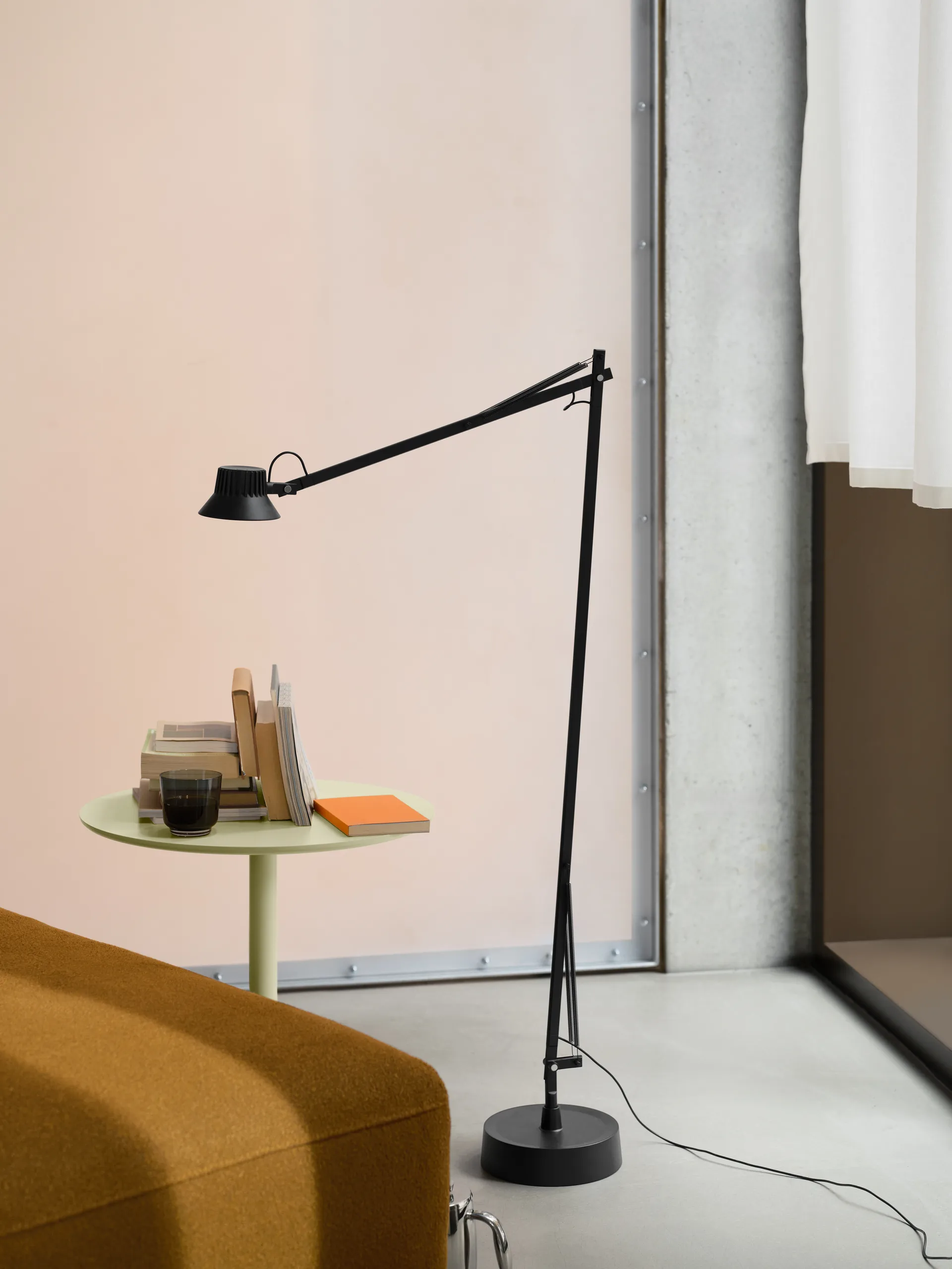 Dedicate candeeiro de chão, Preto, 112 cm Muuto