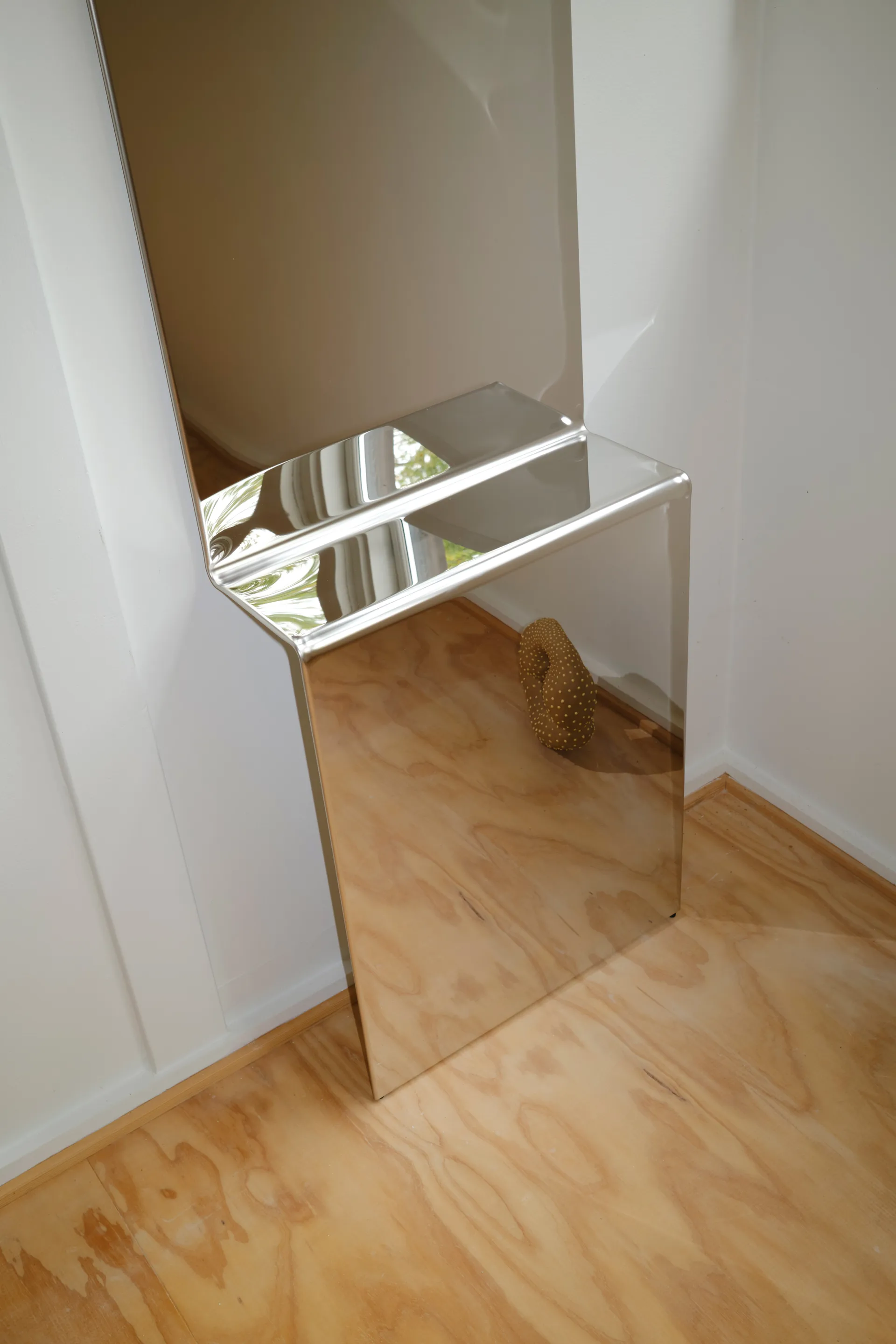 Espelho de parede Pleat, Aço polido, 227x57 cm Muuto