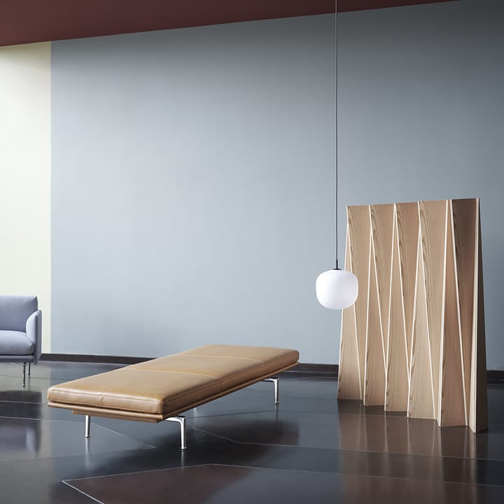 Espreguiçadeira Outline, Refine leather conhaque-preto Muuto