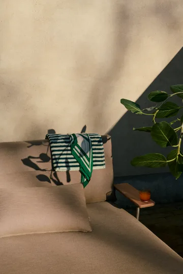 Espreguiçadeira Settle - Ribbed Weave 5-taupe, com apoio de braços - Muuto