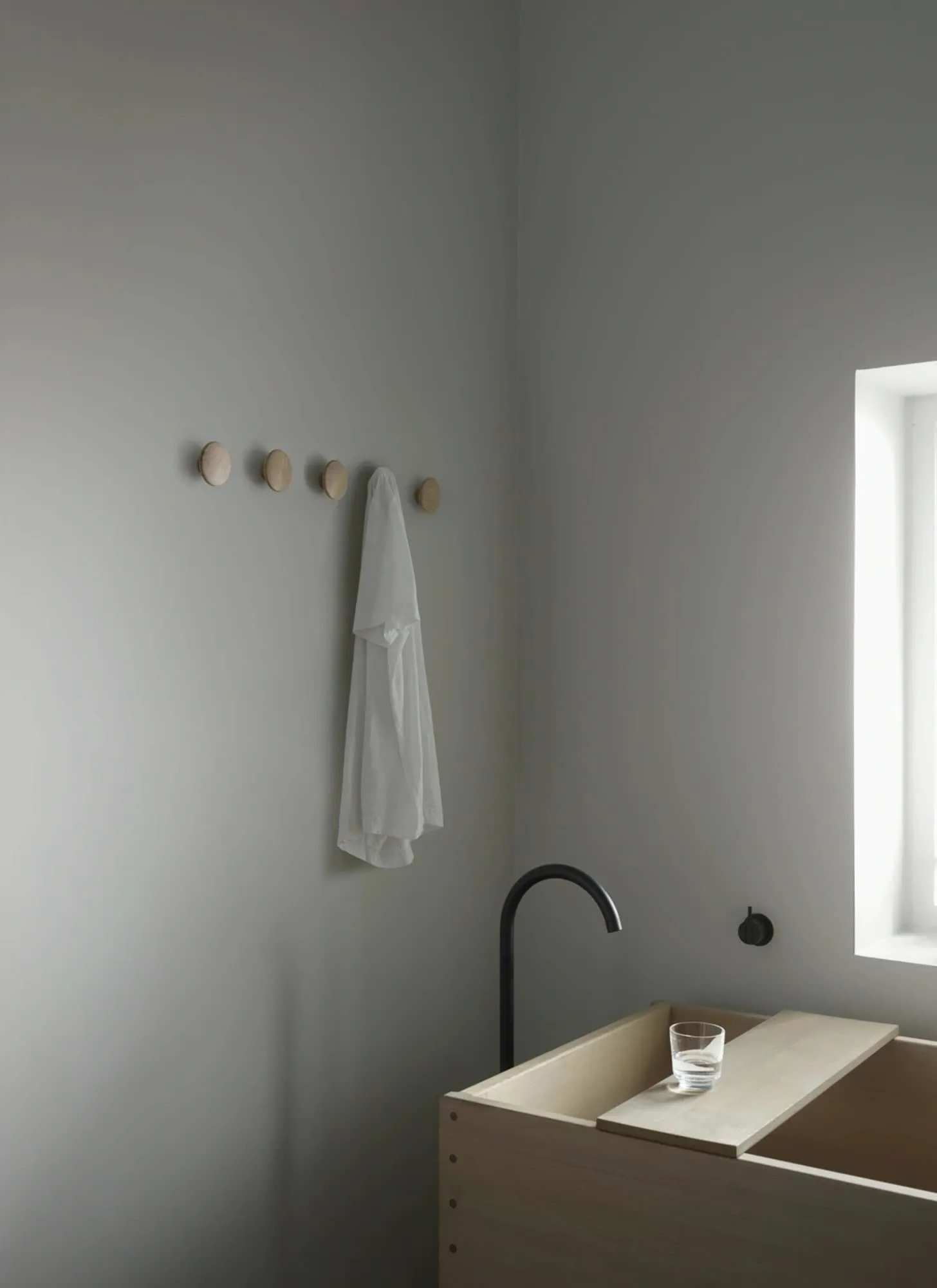 Gancho para roupa cinza The Dots, xs Muuto