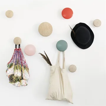 Gancho para roupa petroleum (azul) The Dots - médio - Muuto