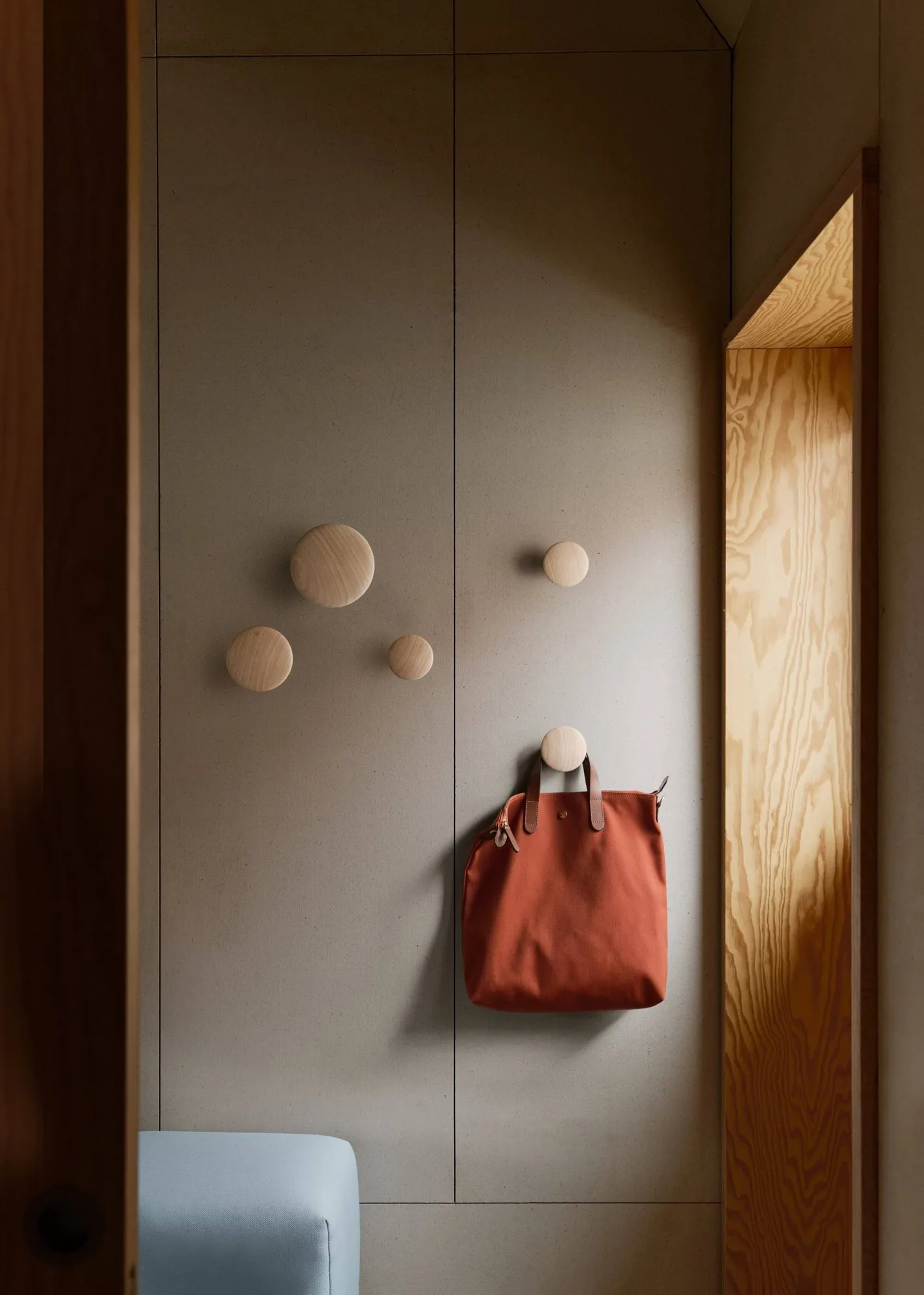Ganchos para roupa The Dots, 5 un., carvalho Muuto