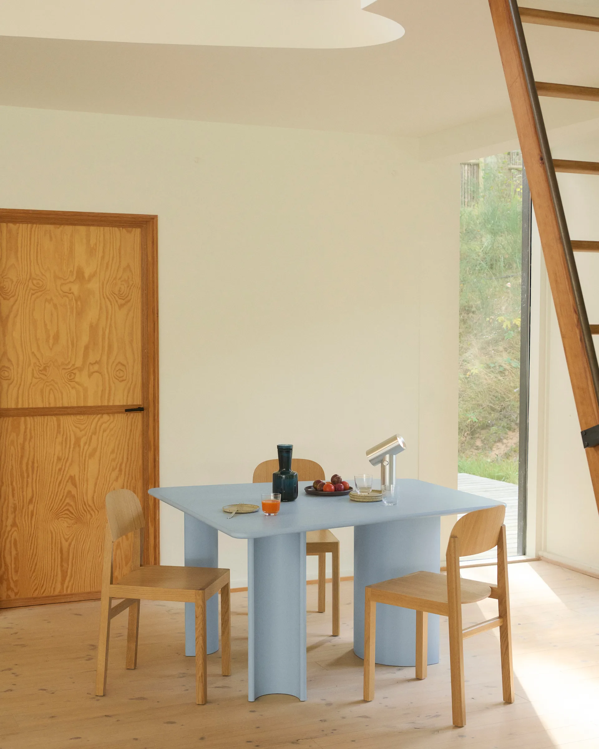 Mesa de jantar Re-norm, Azul-claro, 130x120 cm Muuto