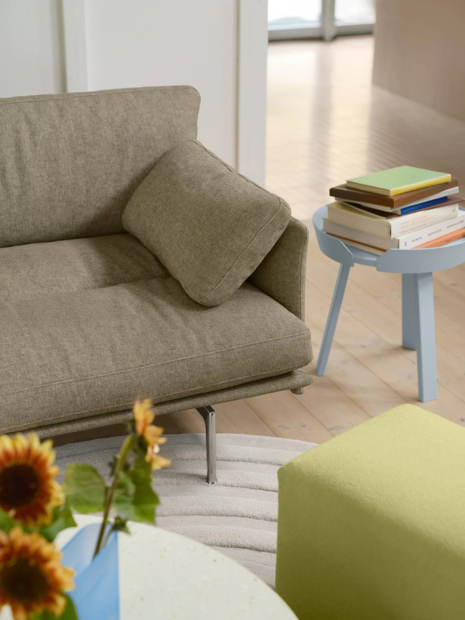 Mesa pequena Around, Light-blue Muuto