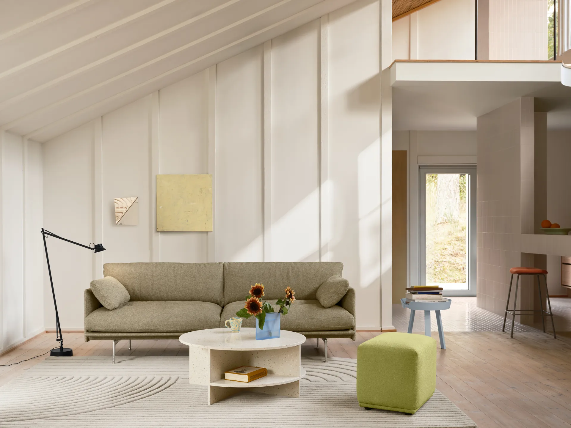 Outline Soft sofá, Clay 15-pernas de alumínio, 3 lugares Muuto