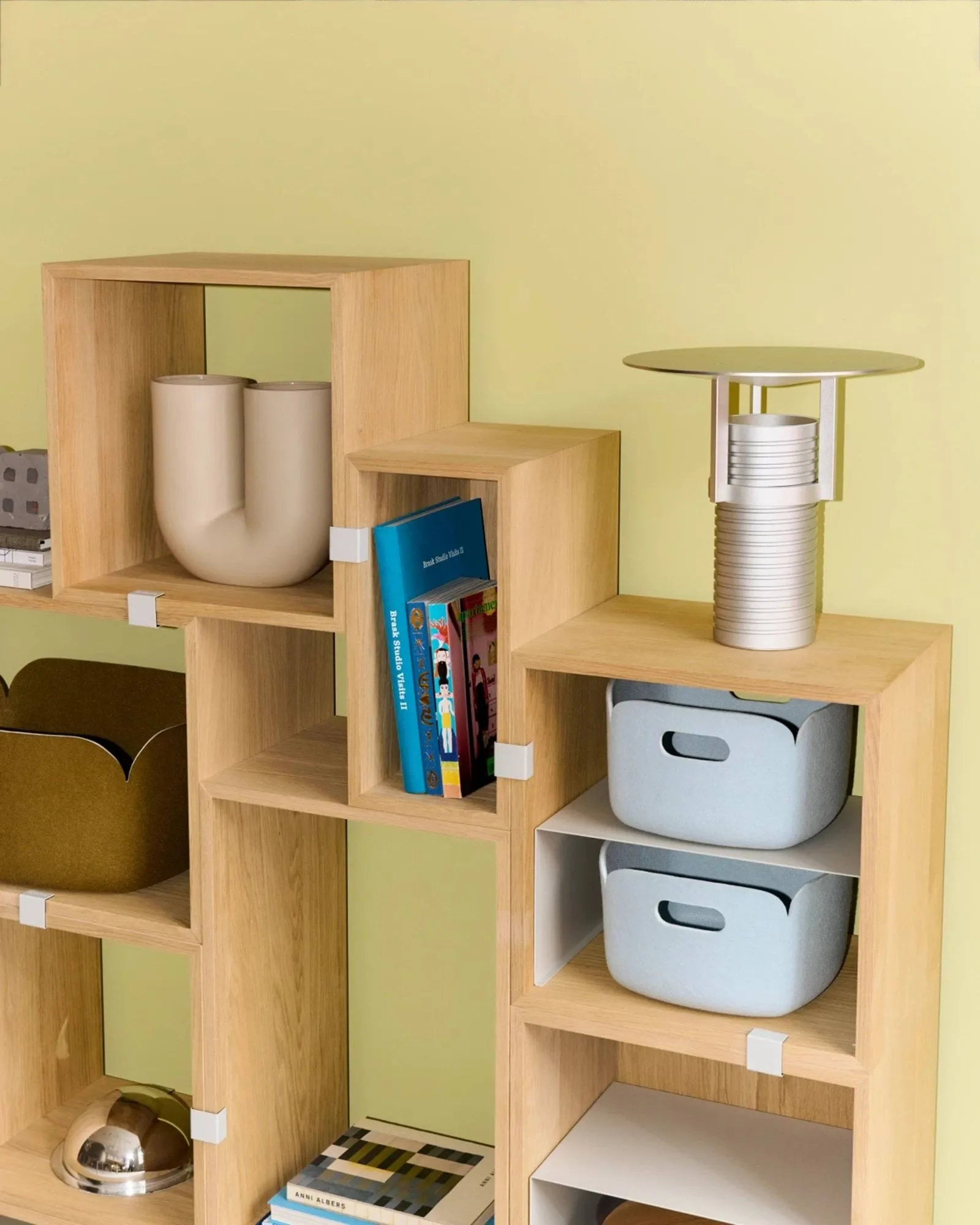 Prateleira com placa traseira, grande Stacked 2.0, carvalho Muuto