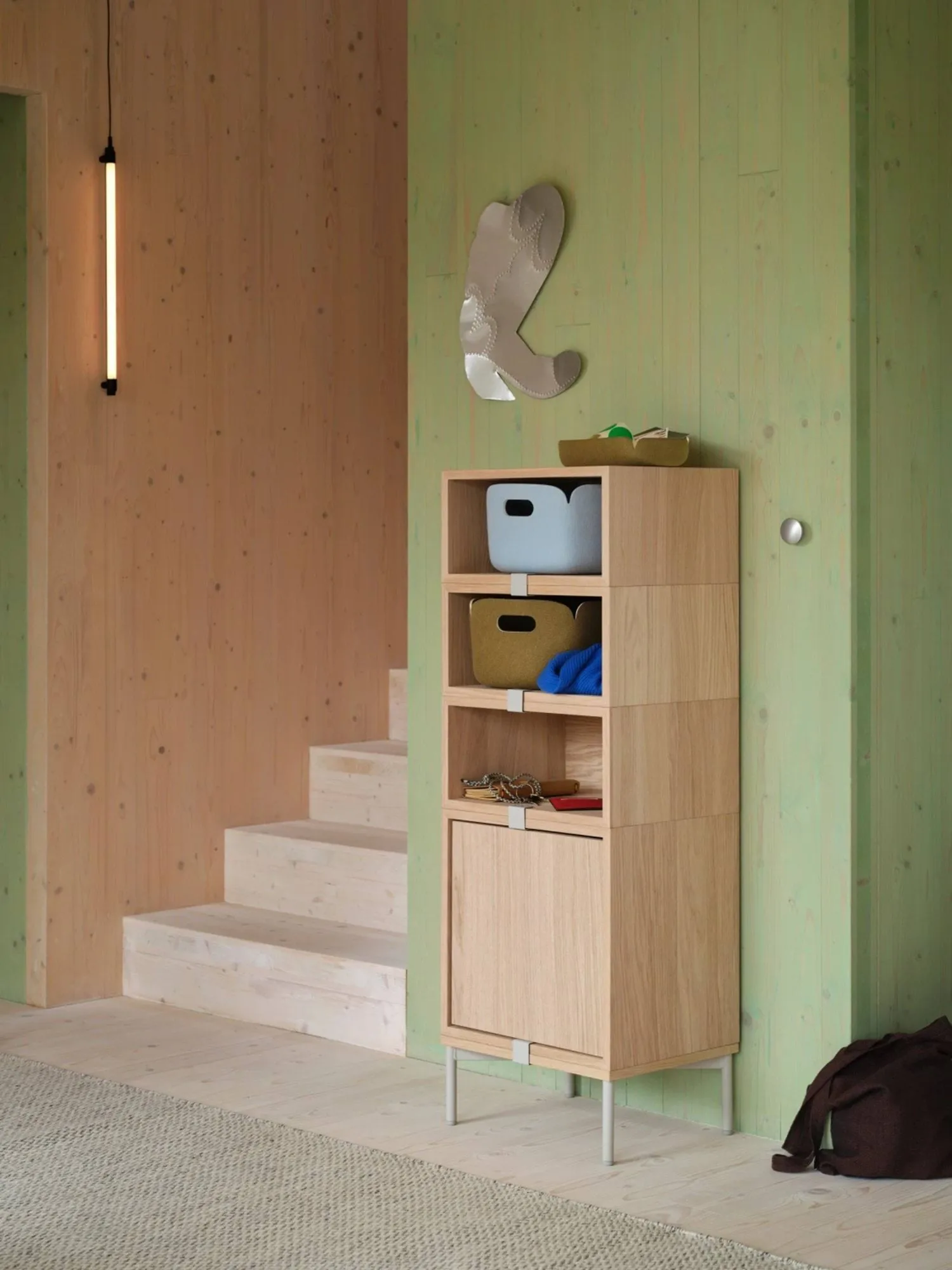 Prateleira com placa traseira, pequena Stacked 2.0, carvalho Muuto