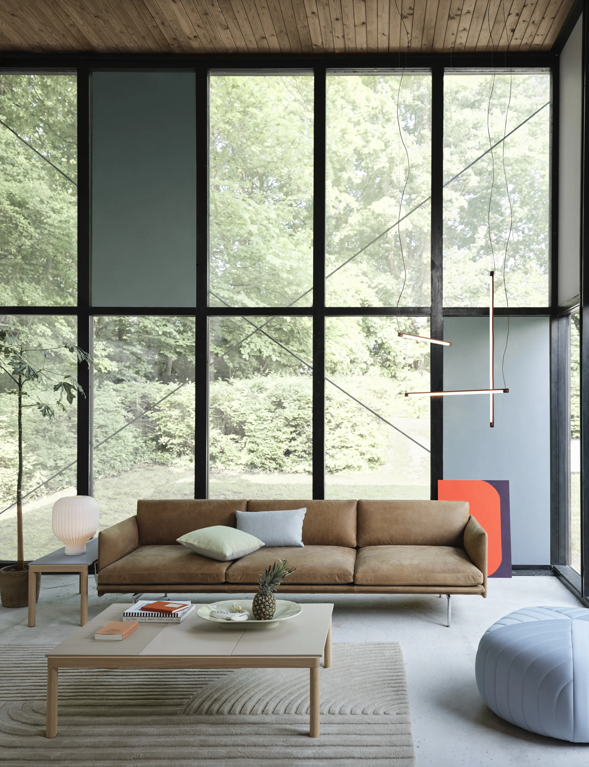 Sofá em pele de 3 lugares Outline, Grace leather Camel-svarta ben Muuto