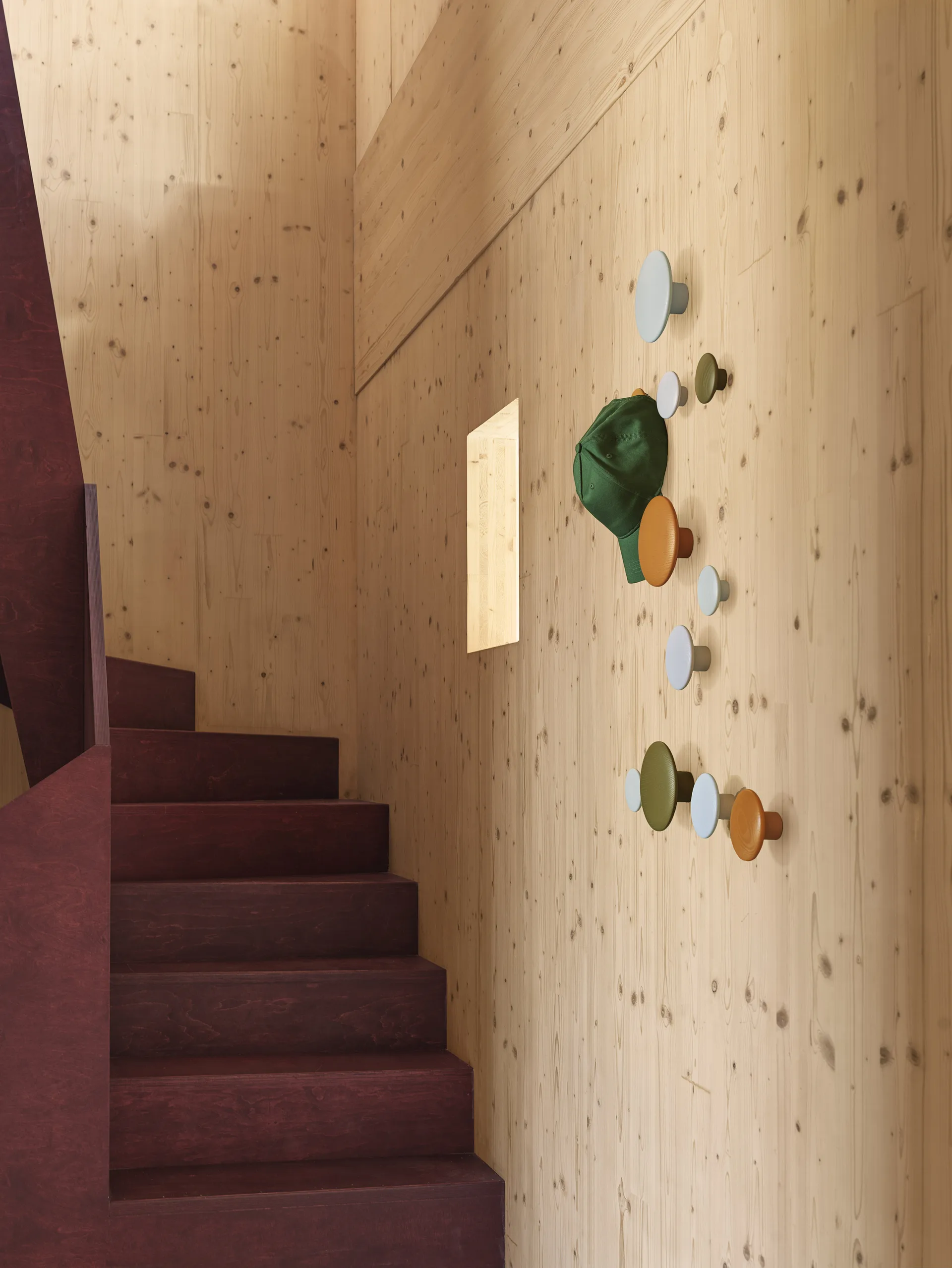 The Dots gancho para roupa - marrom verde, Ø17 cm Muuto