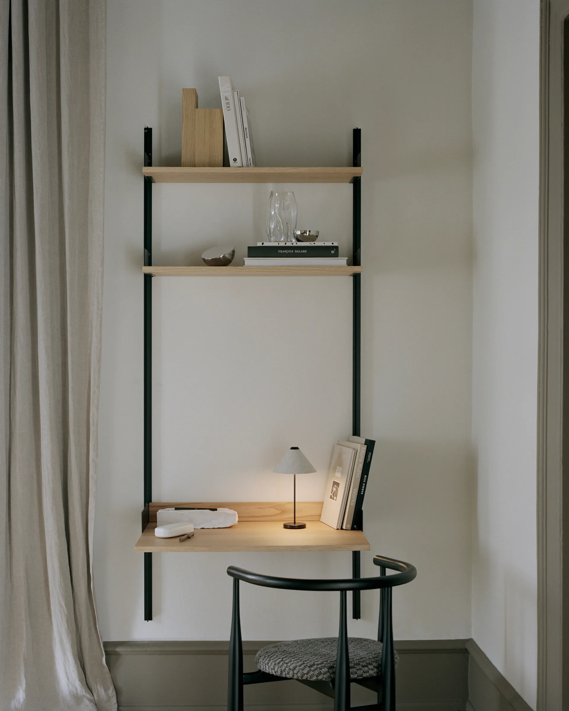 Brolly candeeiro de mesa portátil, Lino New Works