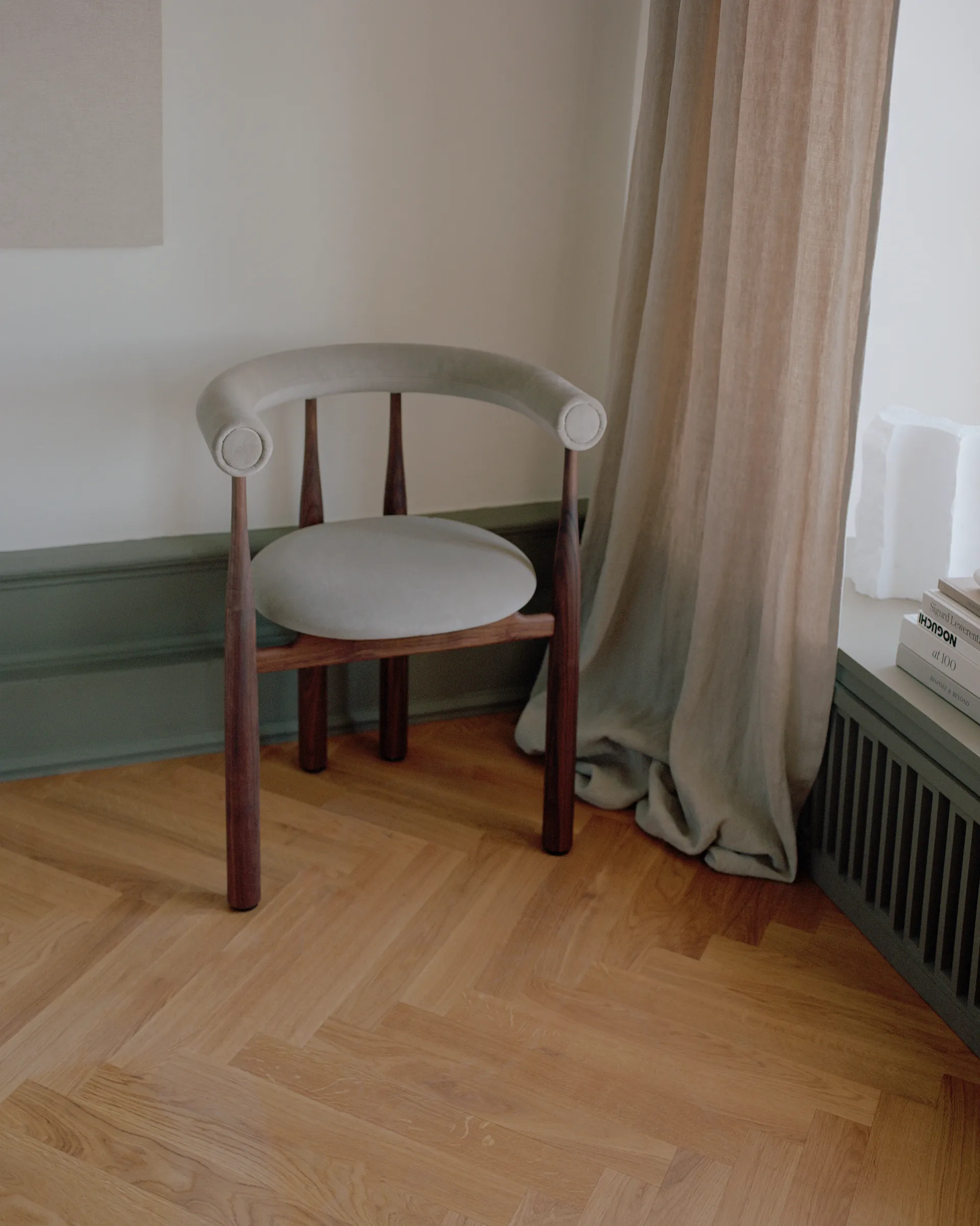 Bukowski cadeira de braços estofada, Noz, Megan 26 Beige New Works