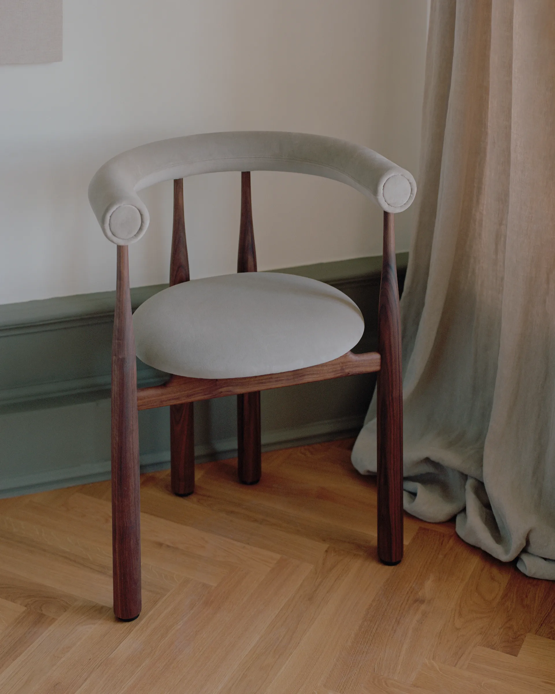 Bukowski cadeira de braços estofada, Noz, Megan 26 Beige New Works