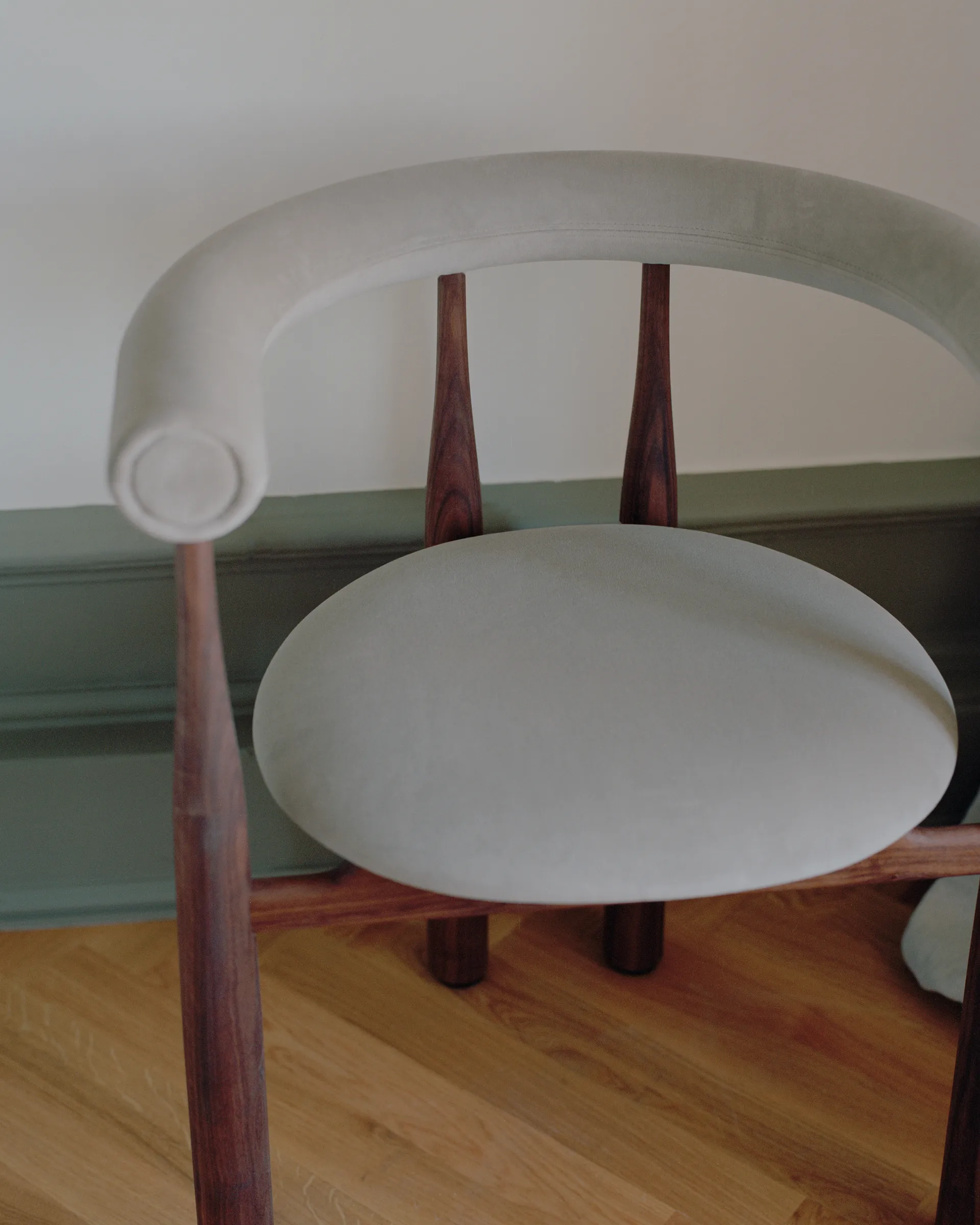 Bukowski cadeira de braços estofada, Noz, Megan 26 Beige New Works