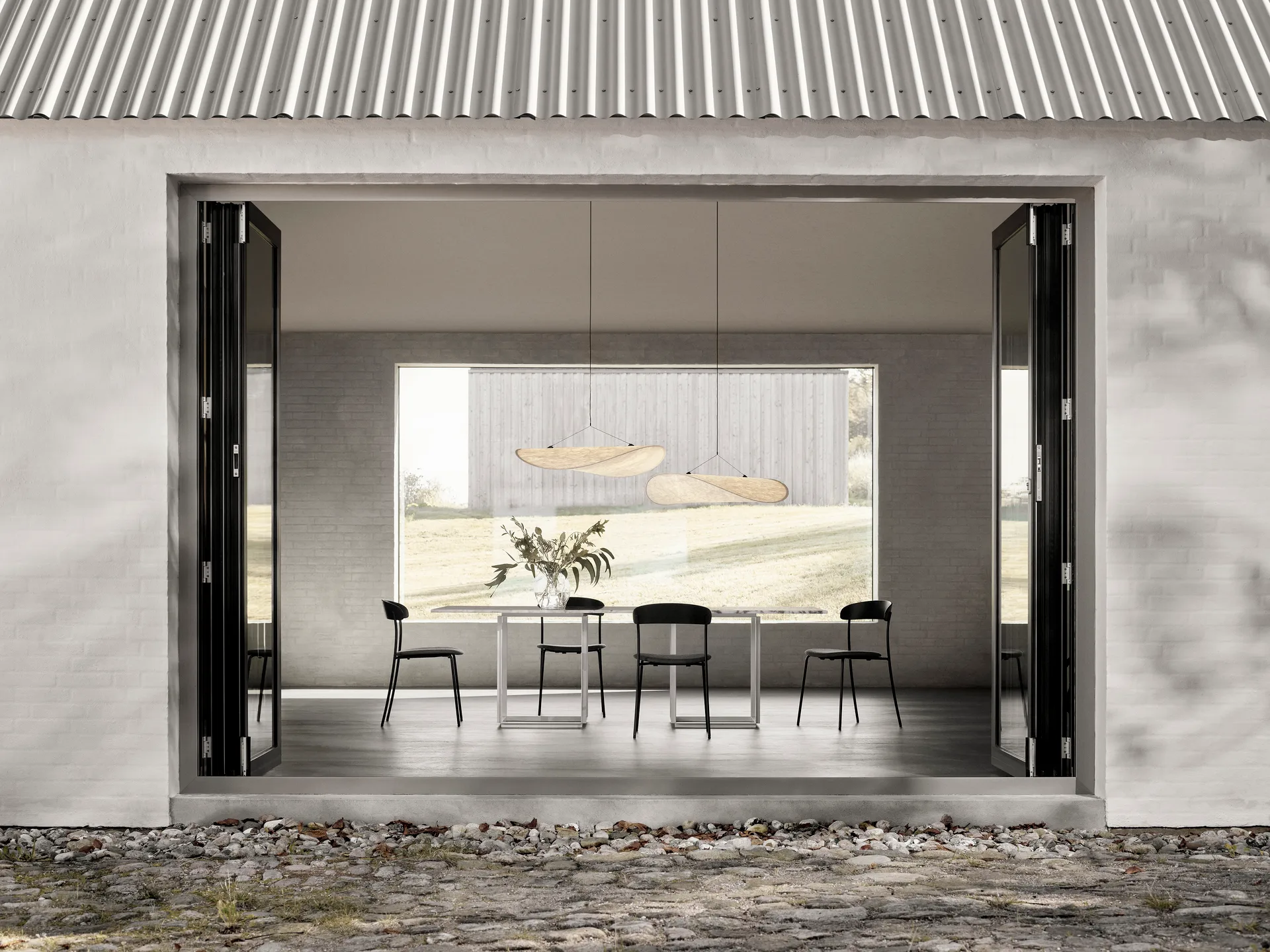 Cadeira Missing , Madeira preta  New Works