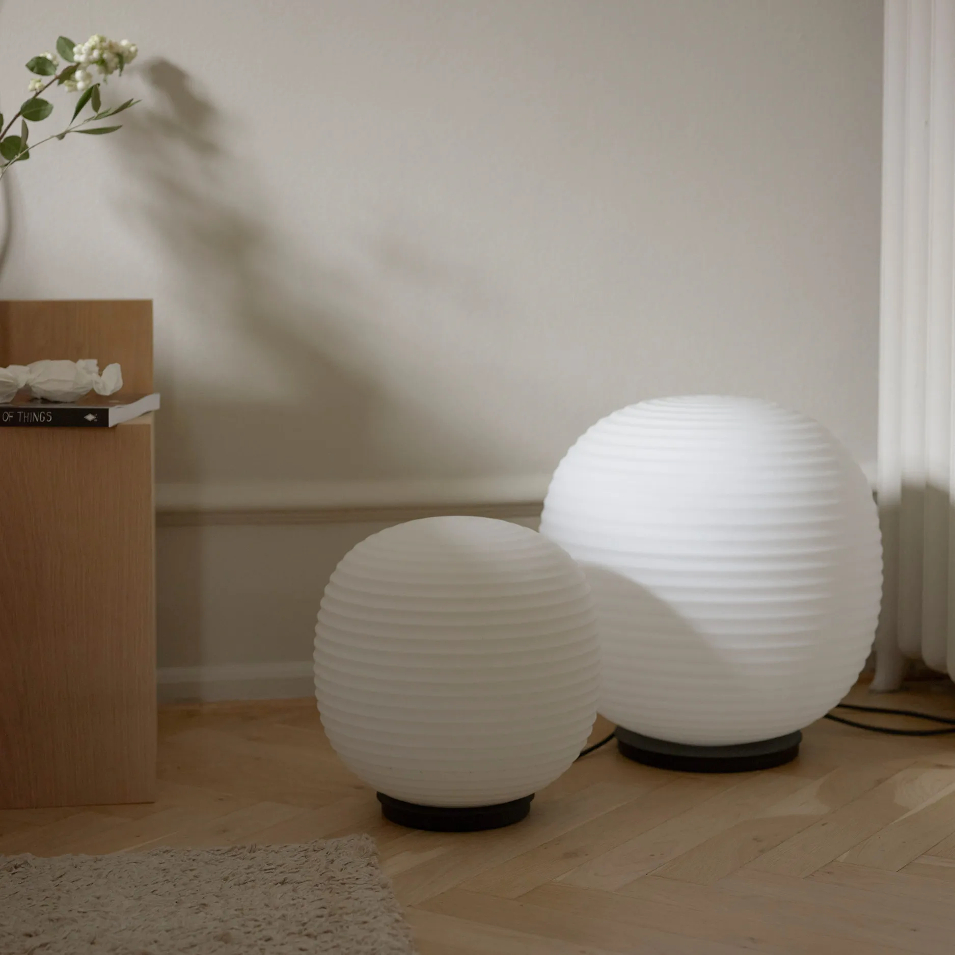 Candeeiro de pé grande Lantern Globe, Frosted white opal glass New Works