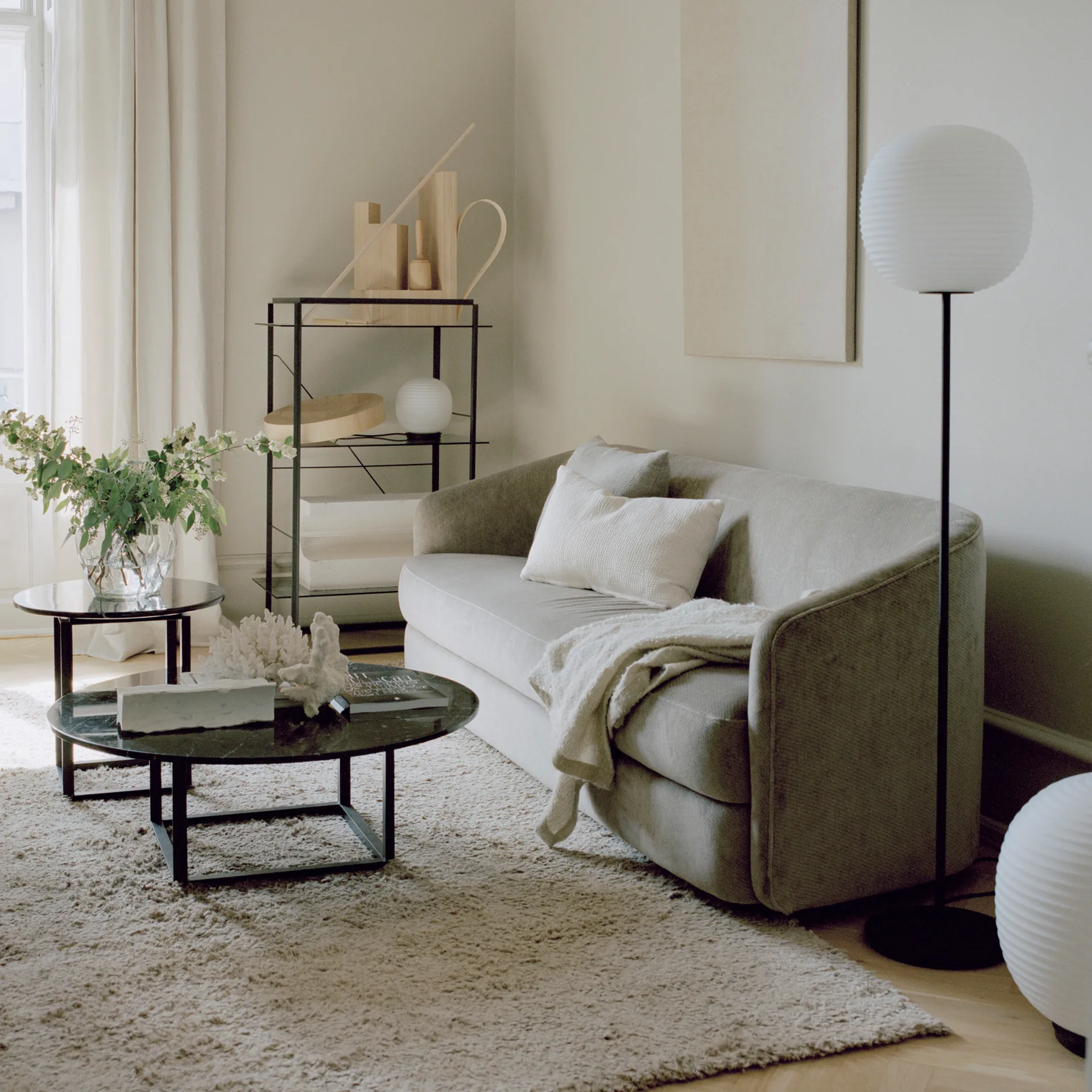 Candeeiro de pé médio Lantern, Frosted white opal glass New Works