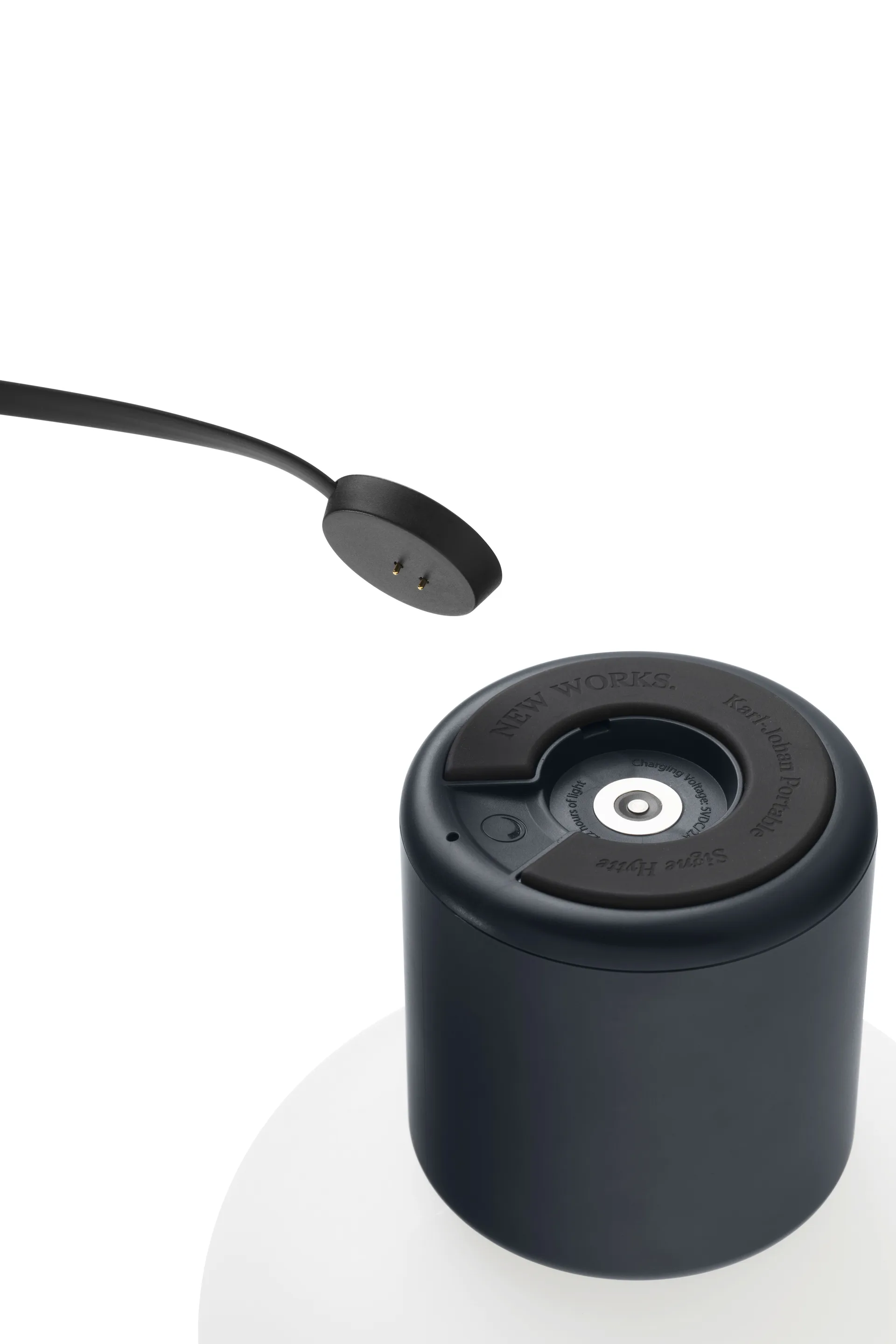 Karl-Johan candeeiro de mesa portátil, Preto gelado New Works