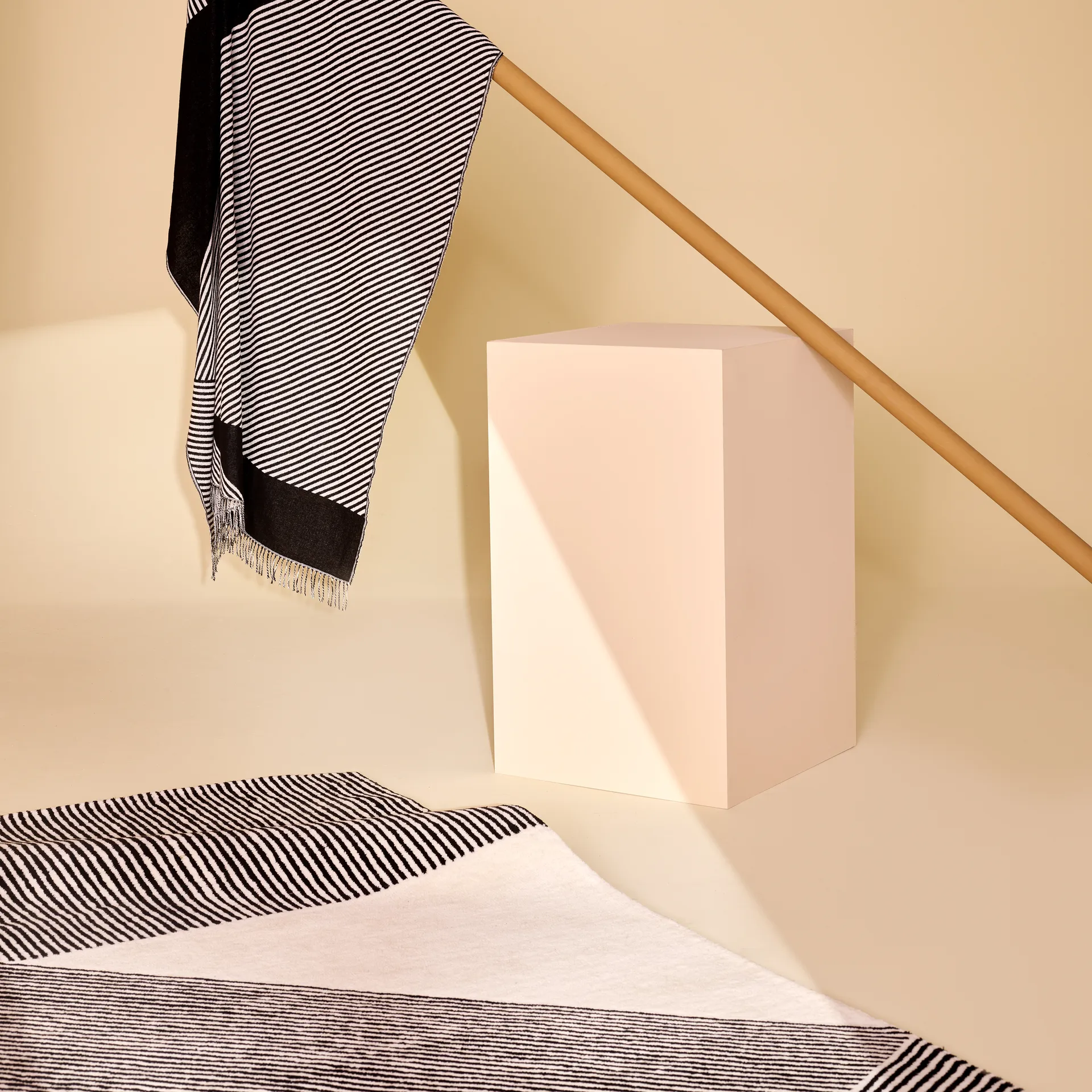 Tapete de lã branco Stripes, 170x240 cm NJRD