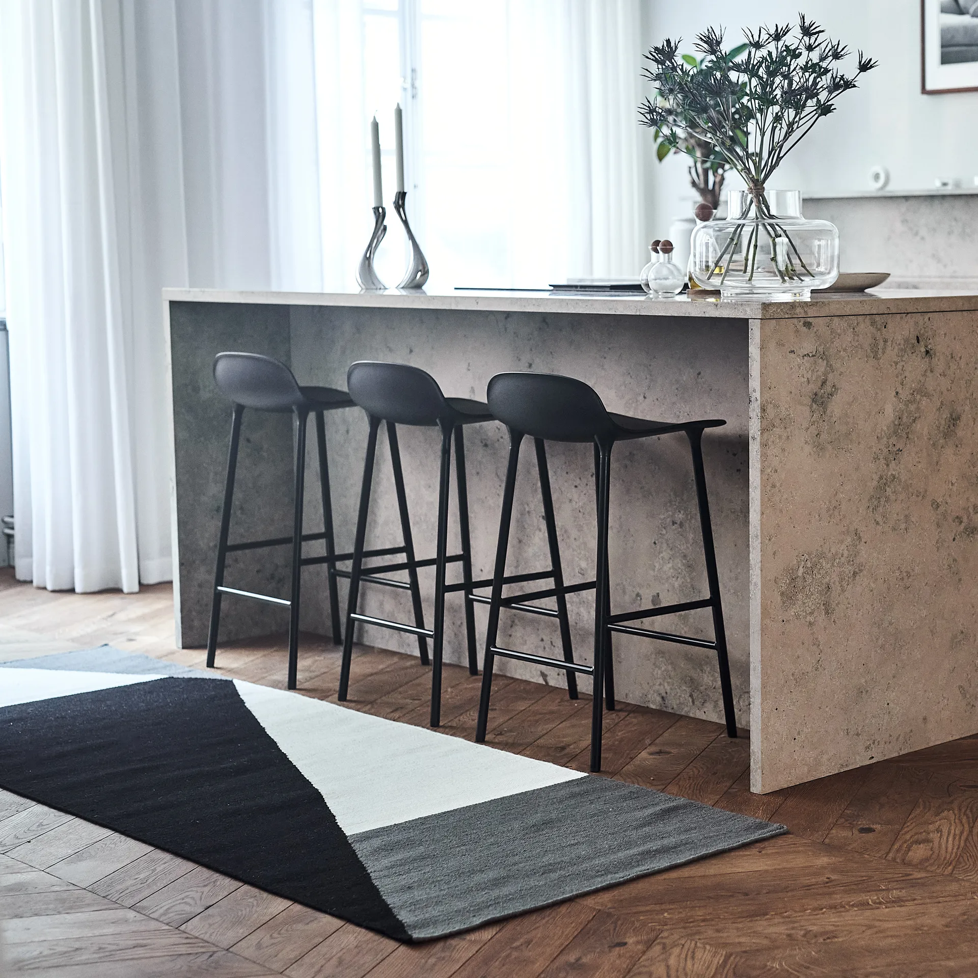 Tapete preto Stripes blocks kelim, 80x240 cm NJRD