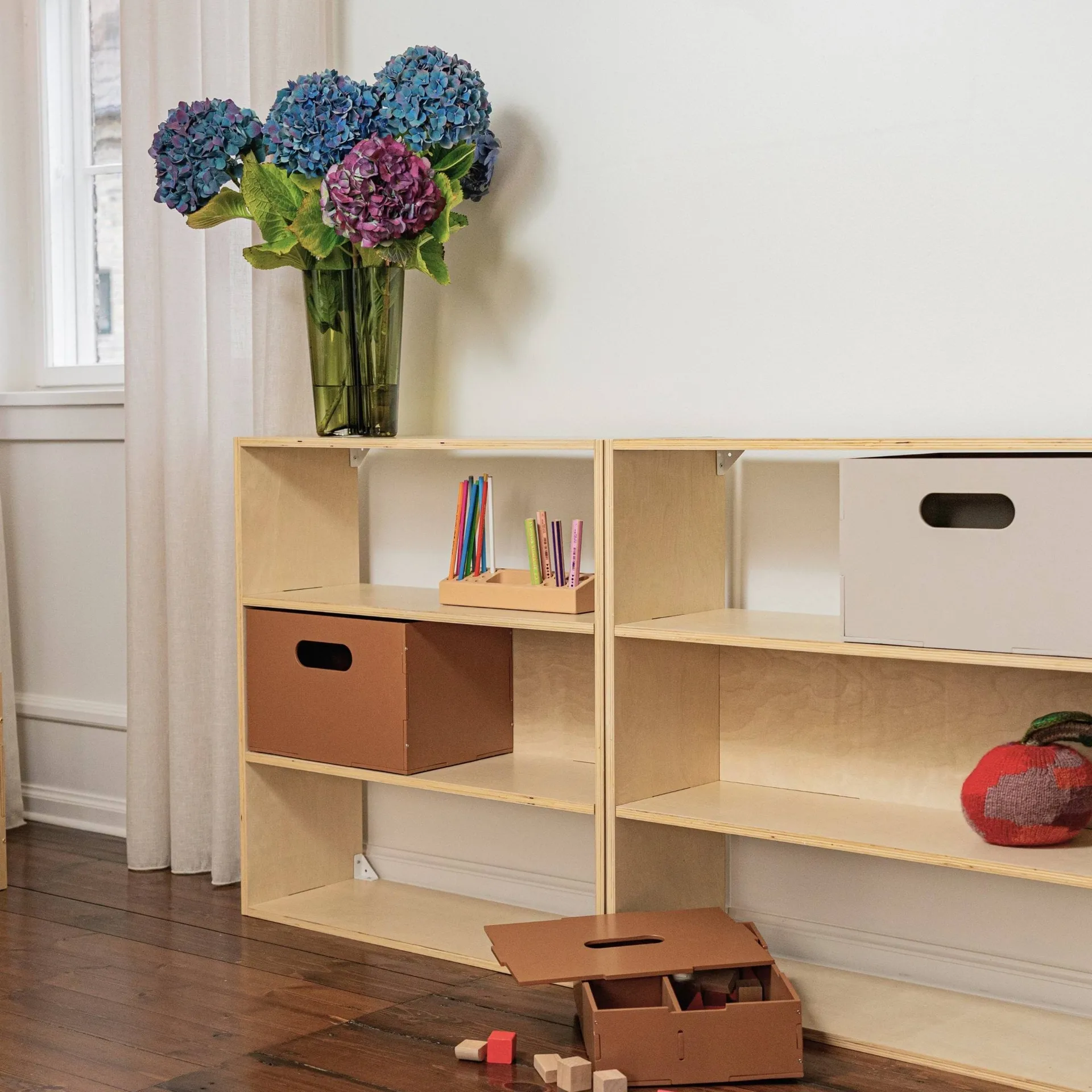 Estante infantil Kiddo Shelving, Bétula. Nofred
