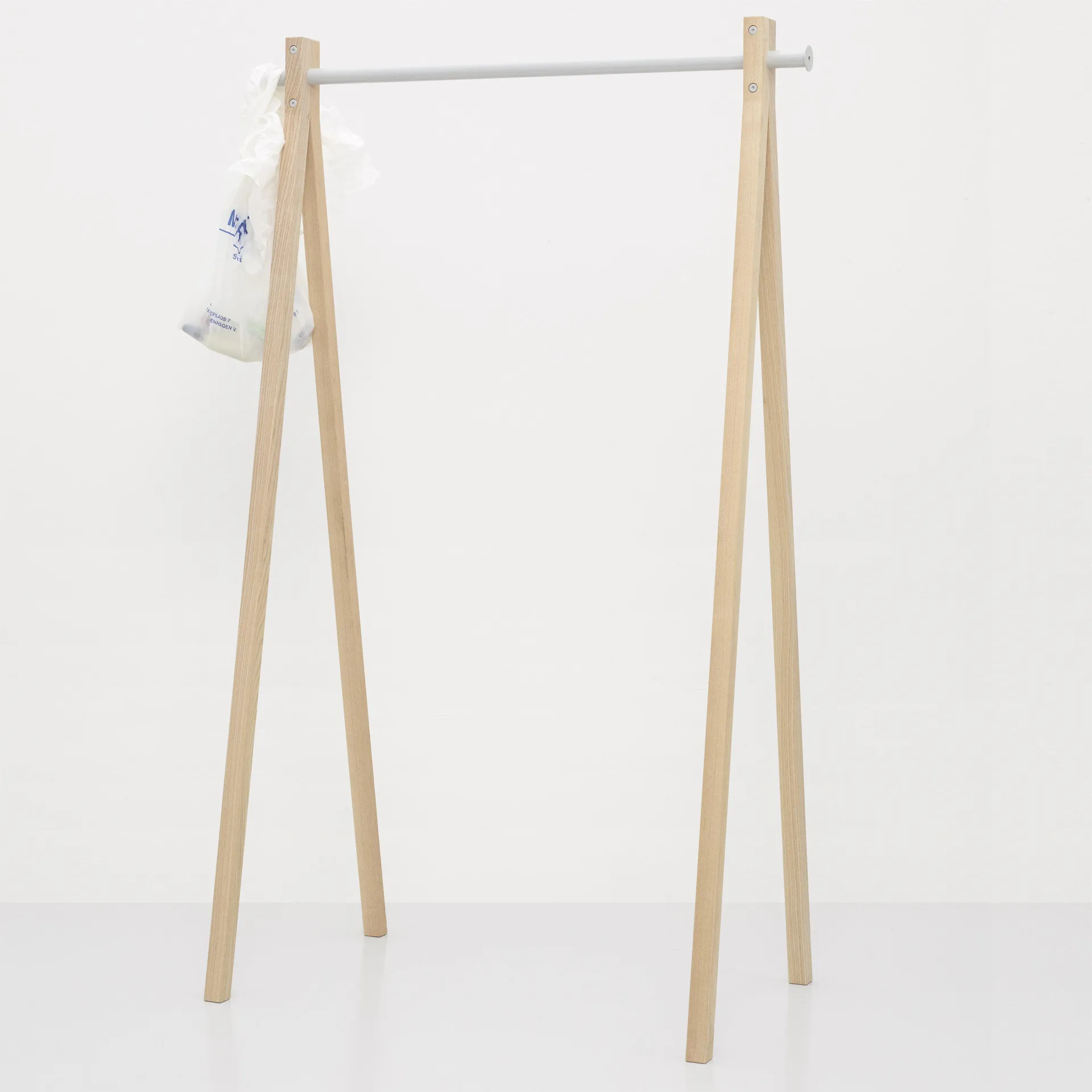 Suporte para cabides Dress Up 90, branco-natural Nomess Copenhagen