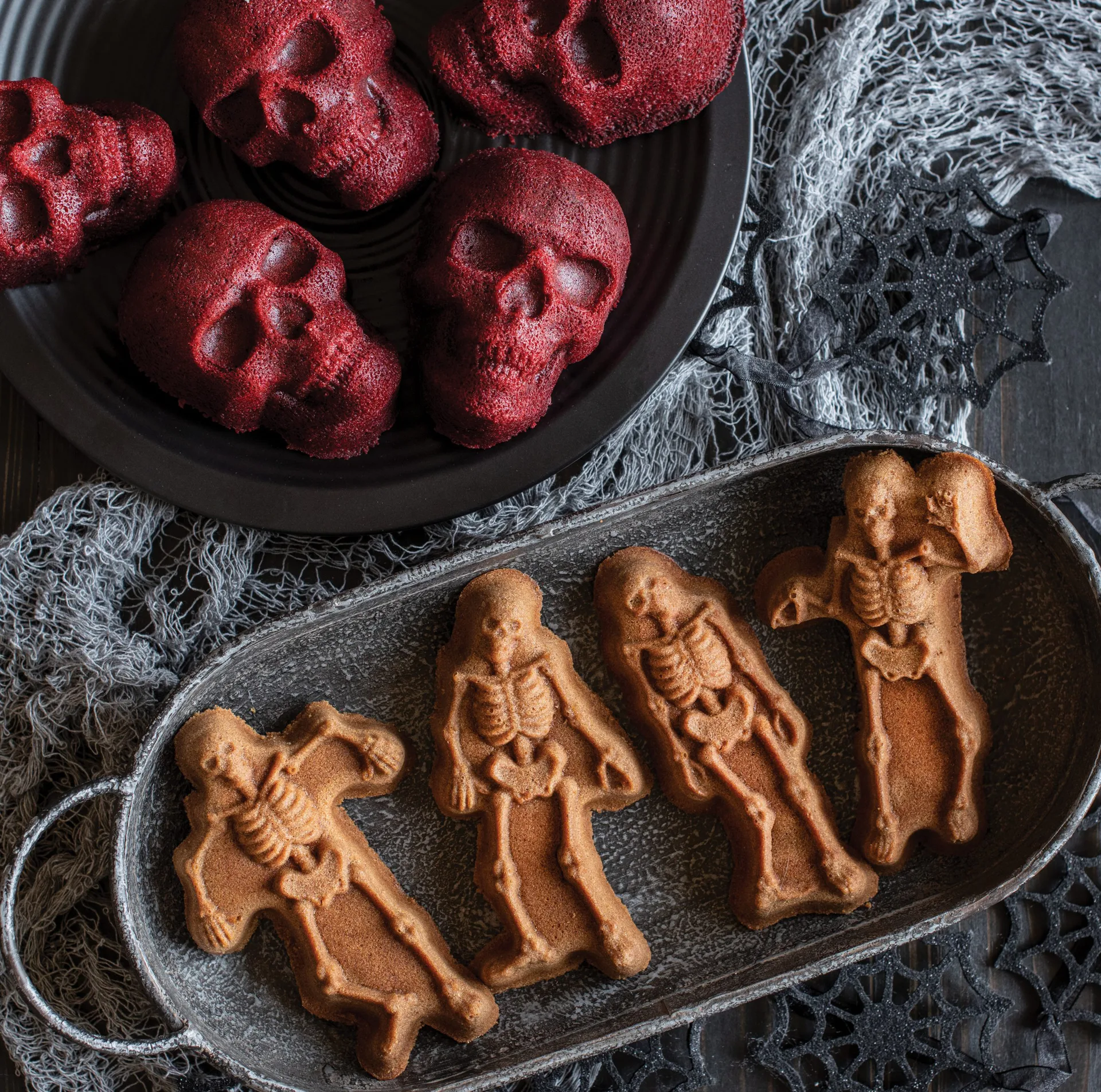 Assadeira Nordic Ware Spooky Skeleton , Bronze  Nordic Ware