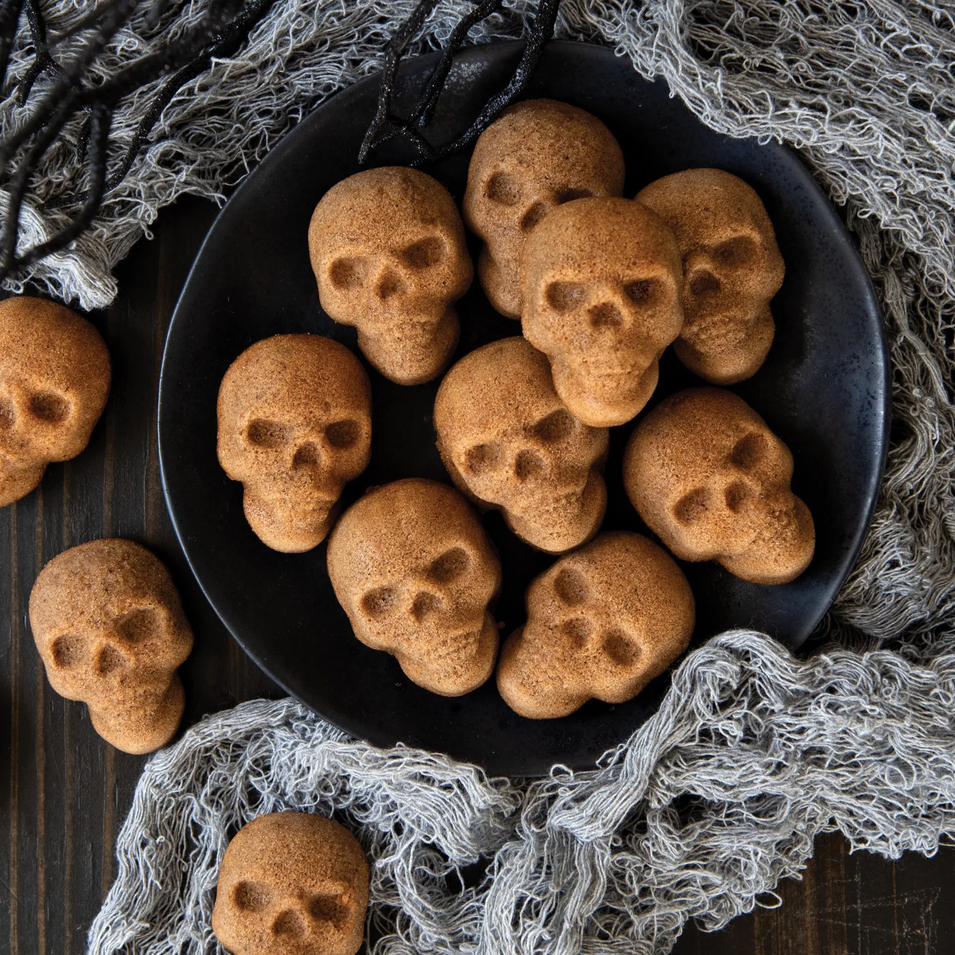 Forma para pão Nordic Ware Skull Bites, Bronze  Nordic Ware