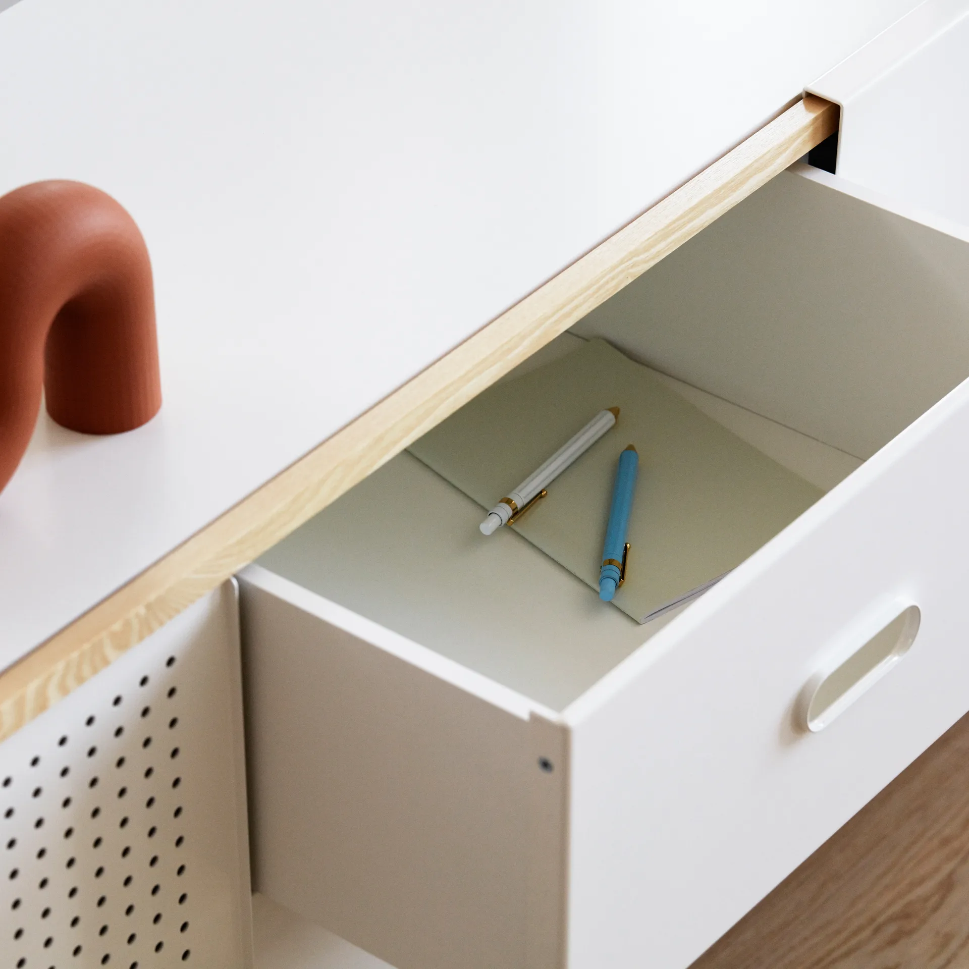 Aparador grande Kabino, branco Normann Copenhagen