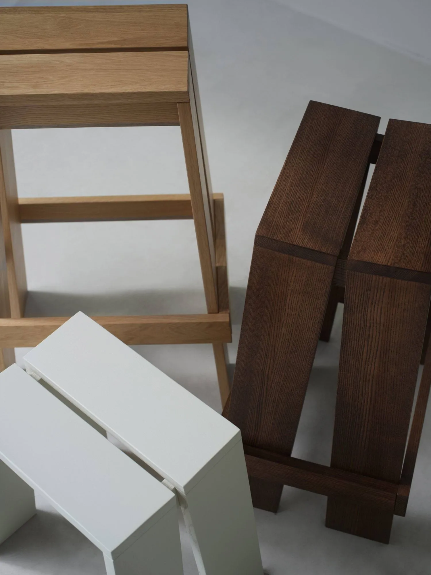Banqueta de bar Let 65 cm, Brown Stained Ash Normann Copenhagen