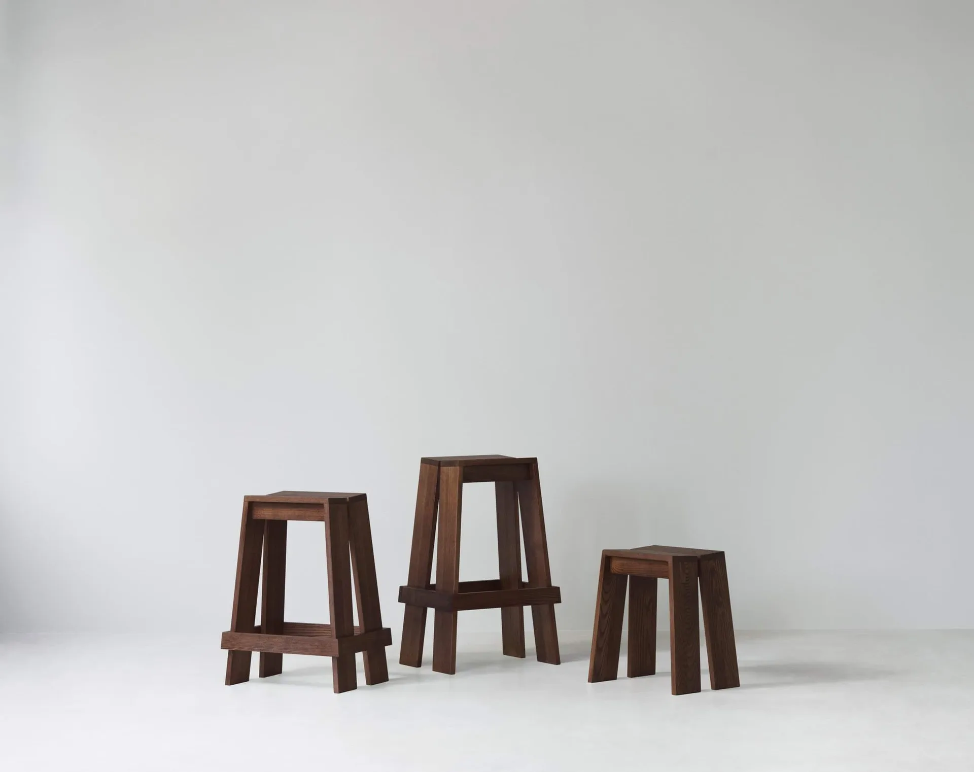 Banqueta de bar Let 65 cm, Brown Stained Ash Normann Copenhagen
