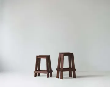 Banqueta de bar Let 65 cm - Brown Stained Ash - Normann Copenhagen