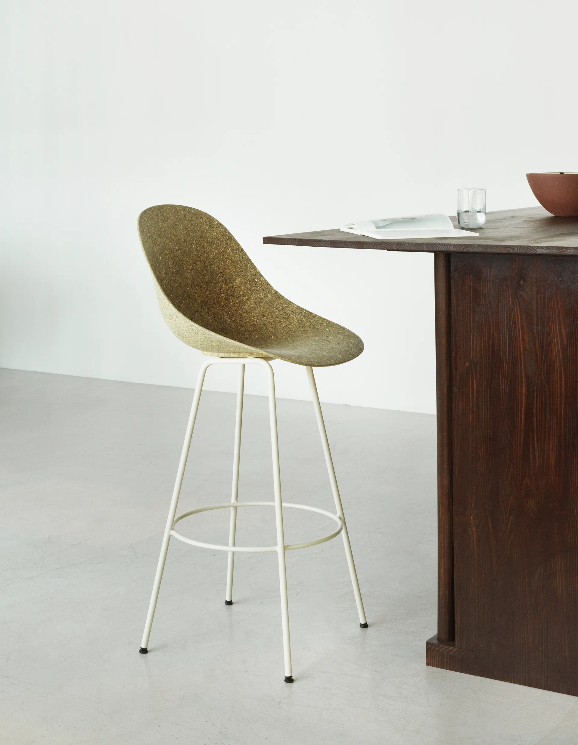 Banqueta Mat Barstool 75 cm, Seaweed-cream steel Normann Copenhagen