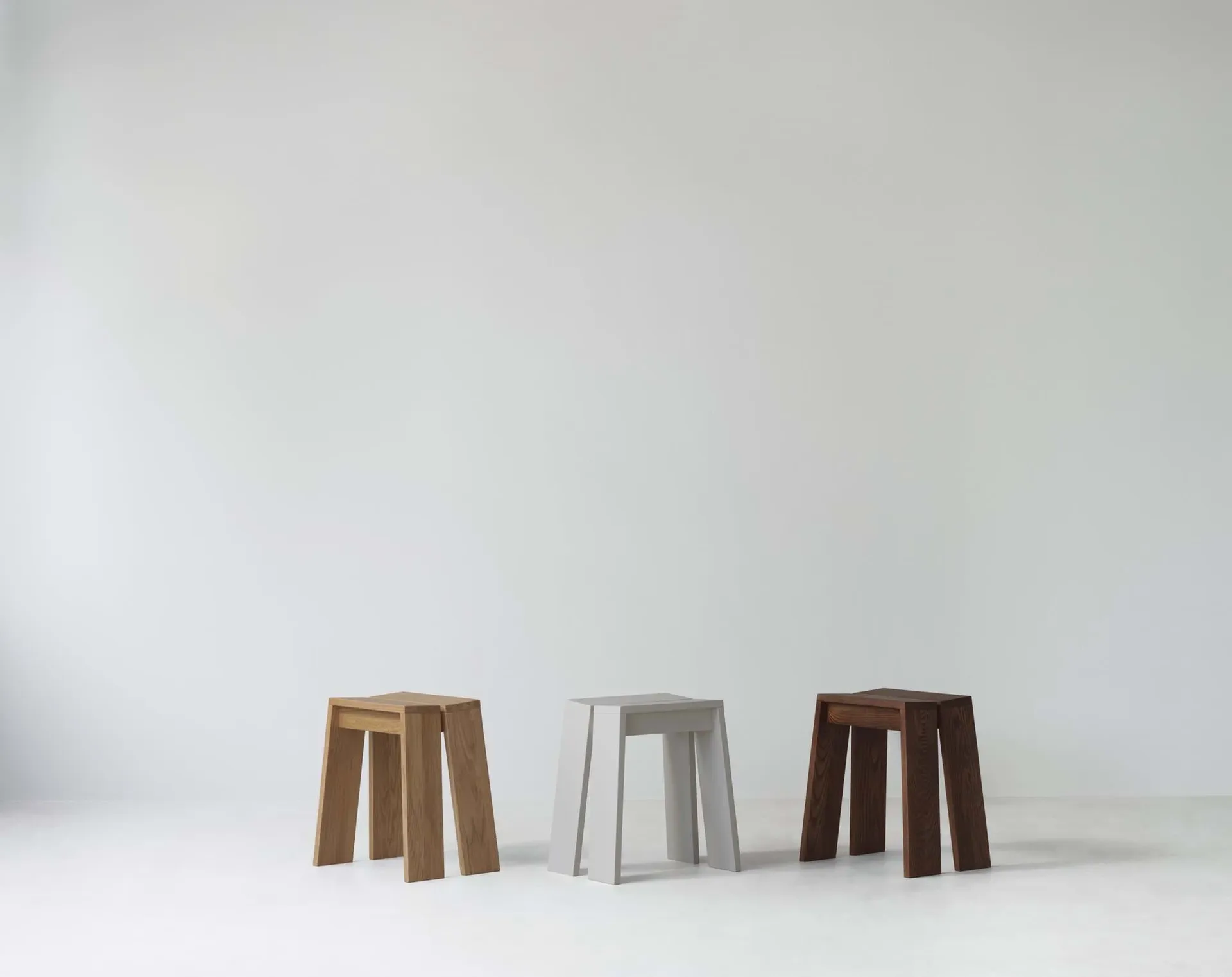 Banquinho Let, Brown Stained Ash Normann Copenhagen