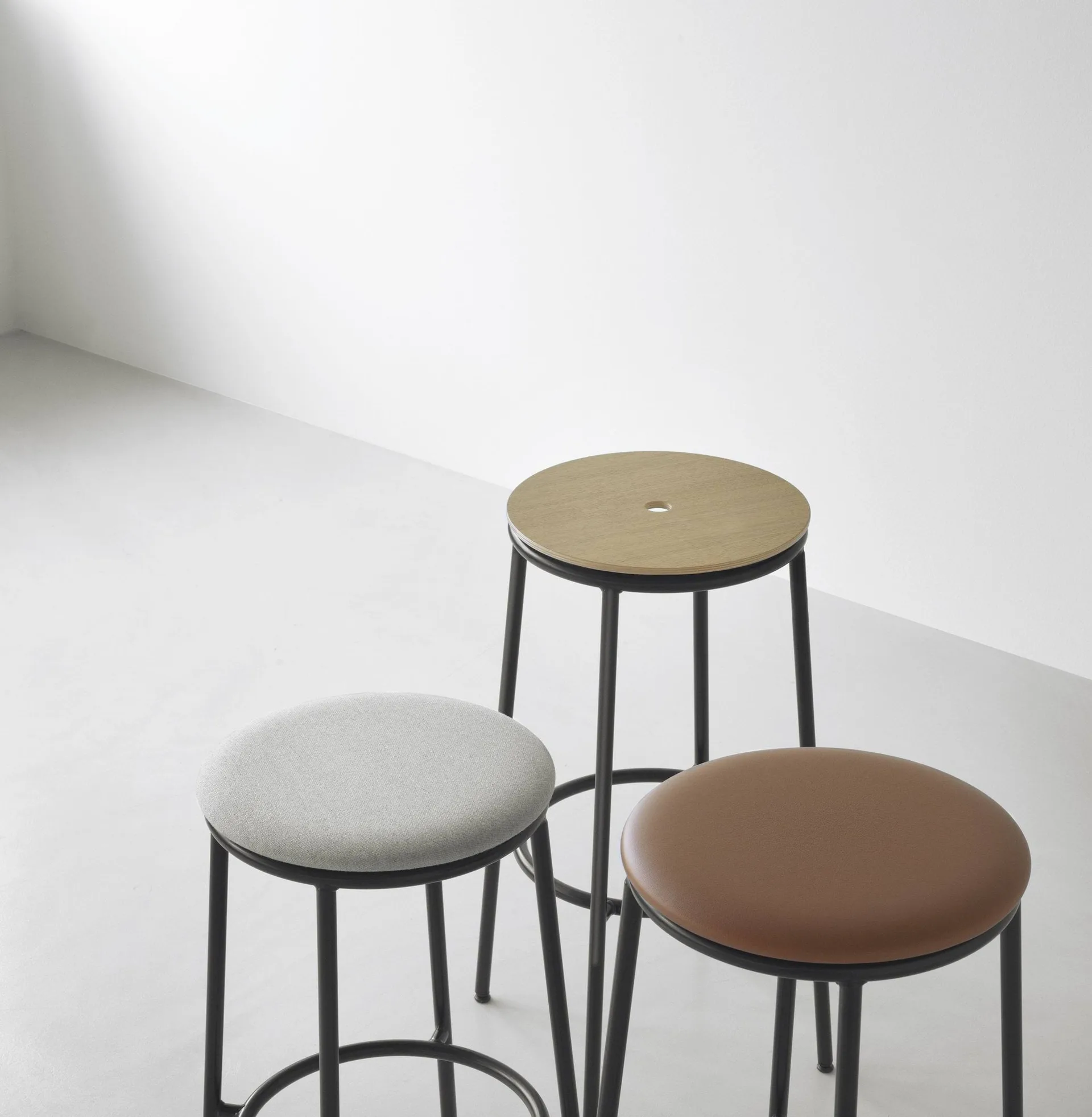 Cadeira bar 65 cm, Carvalho escuro Normann Copenhagen