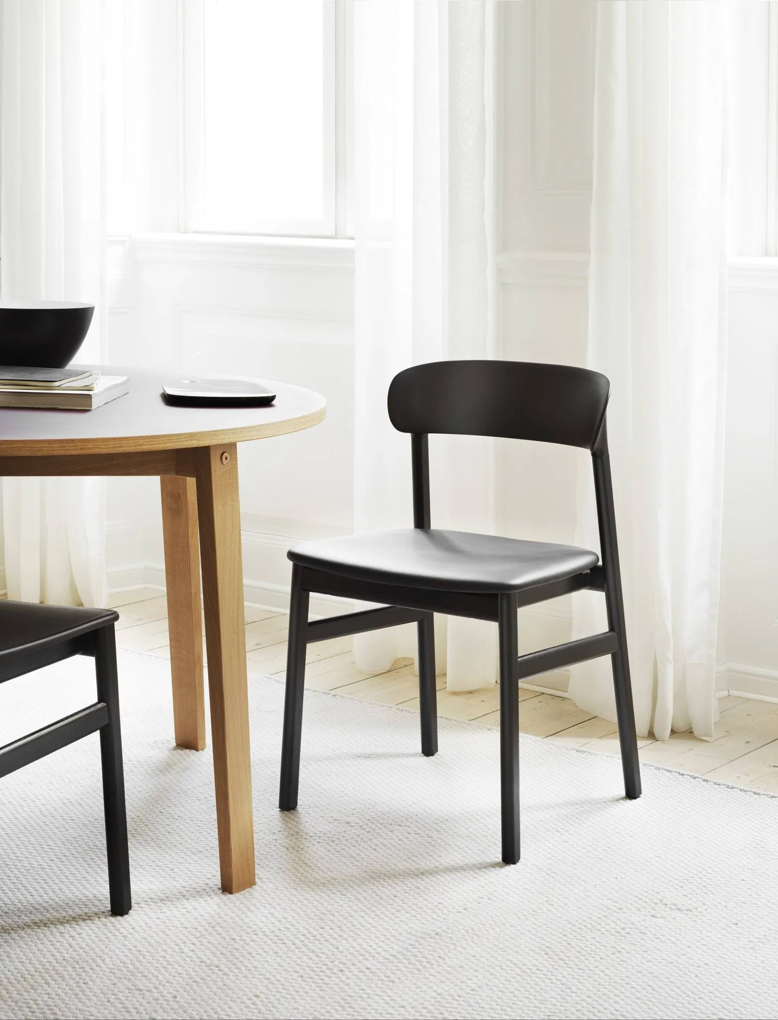 Cadeira de carvalho fumado Herit, Cinzento Normann Copenhagen