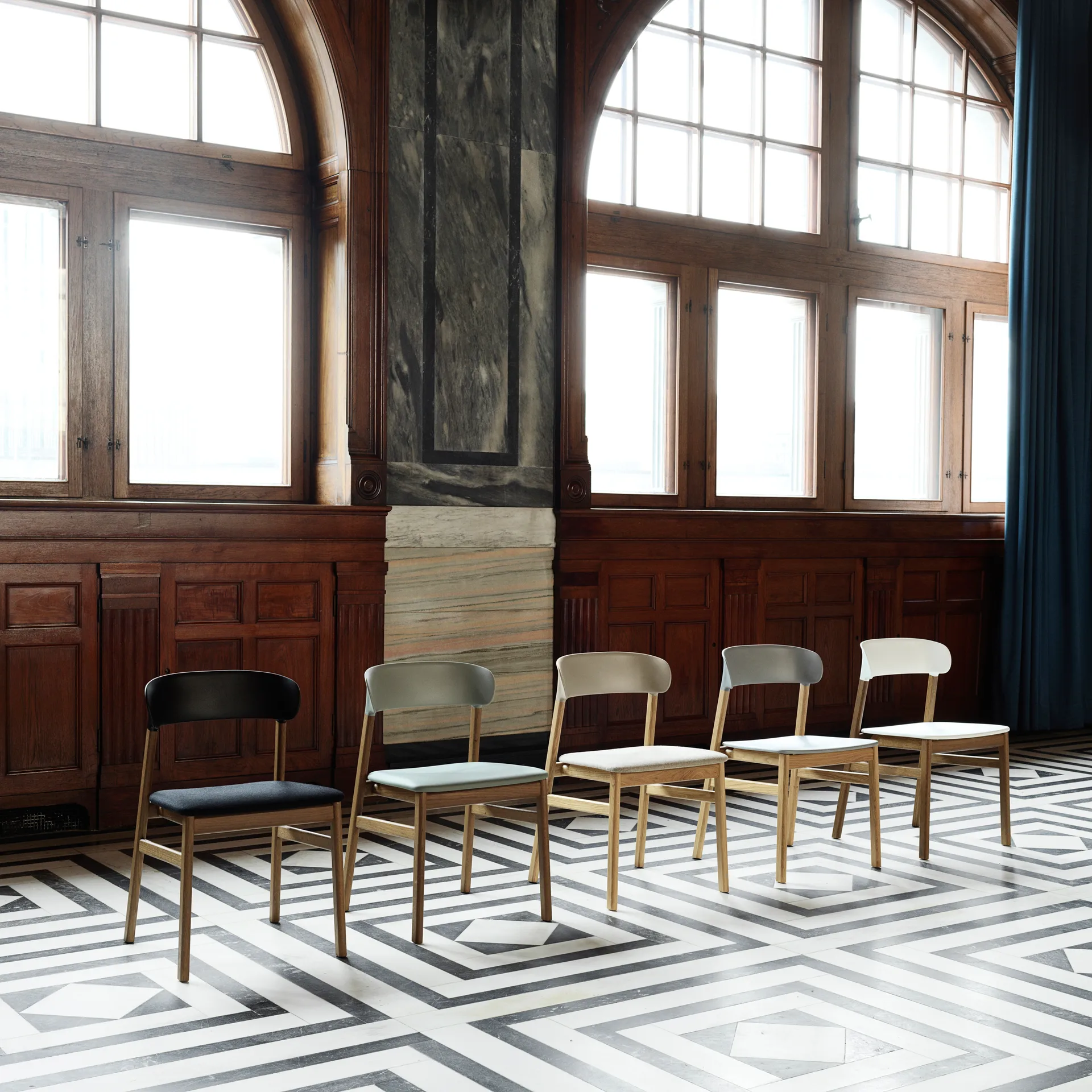 Cadeira de carvalho Herit , Cinza Normann Copenhagen