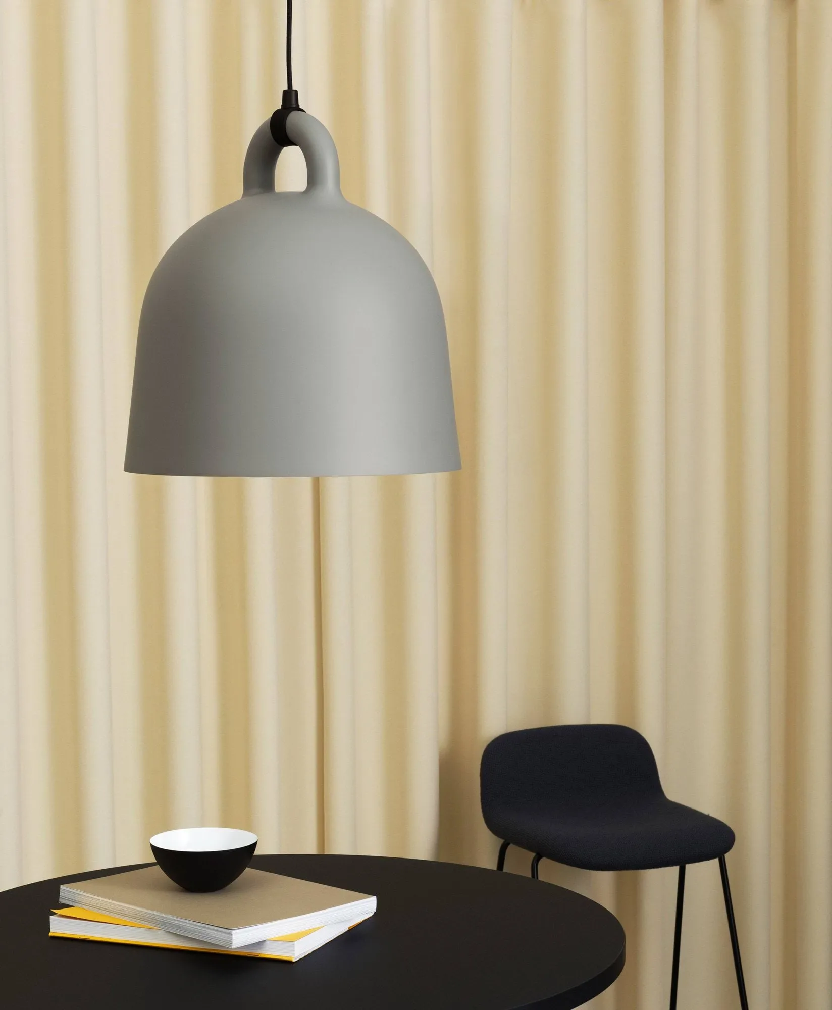 Candeeiro cinza Bell, large Normann Copenhagen